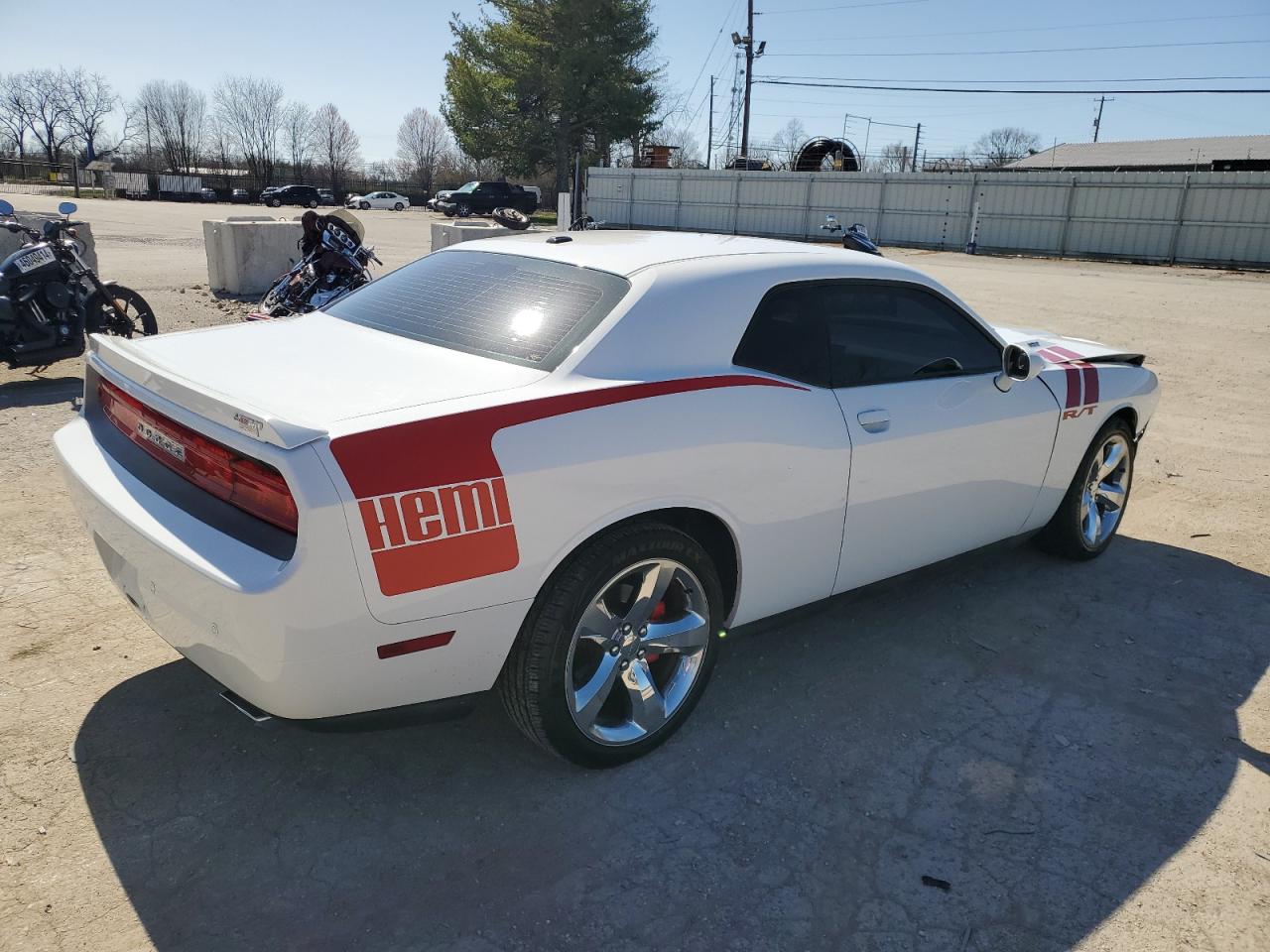 Photo 2 VIN: 2C3CDYBT2EH133793 - DODGE CHALLENGER 