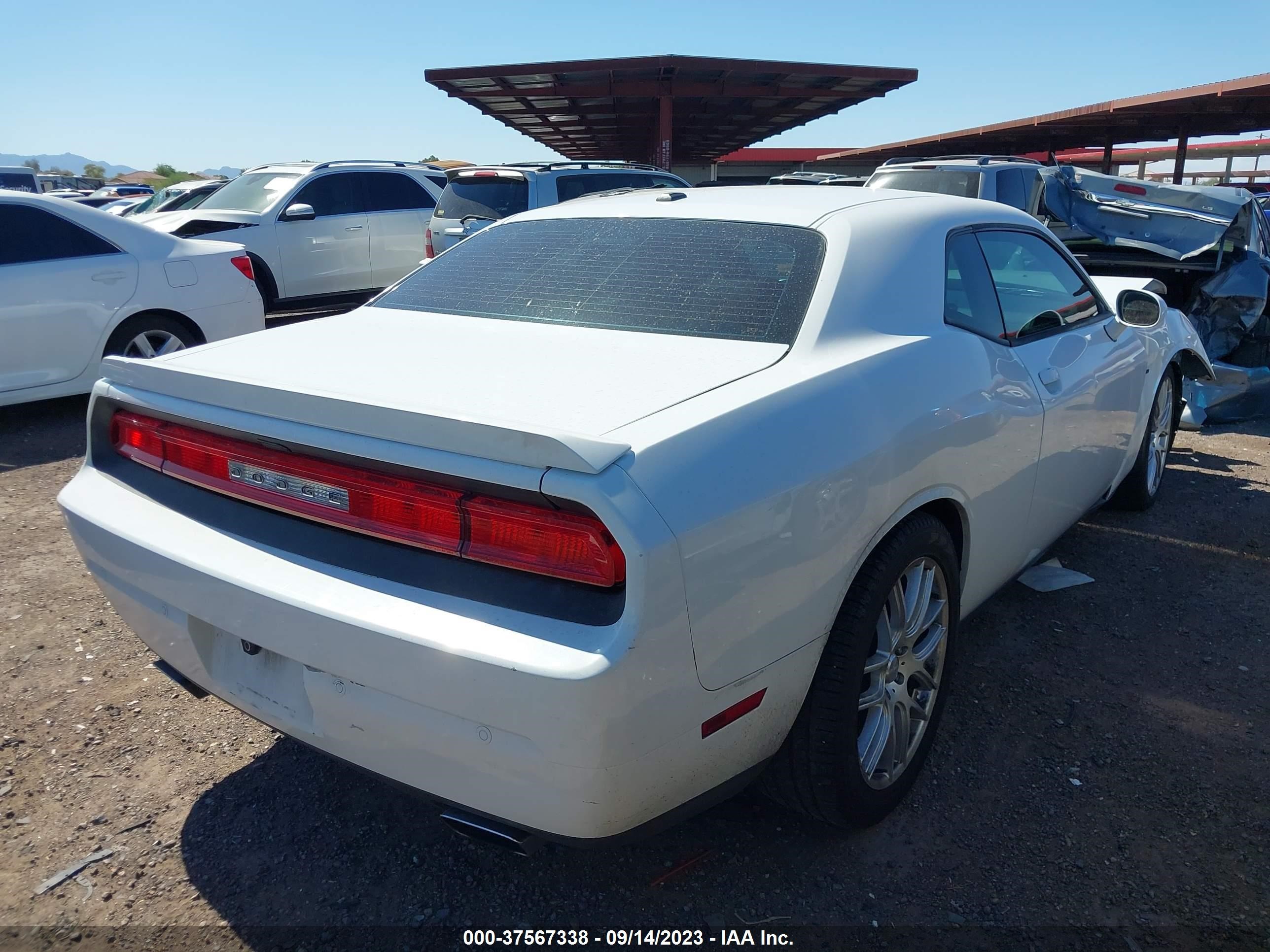 Photo 3 VIN: 2C3CDYBT2EH196845 - DODGE CHALLENGER 