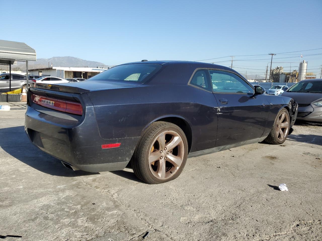 Photo 2 VIN: 2C3CDYBT3CH286258 - DODGE CHALLENGER 