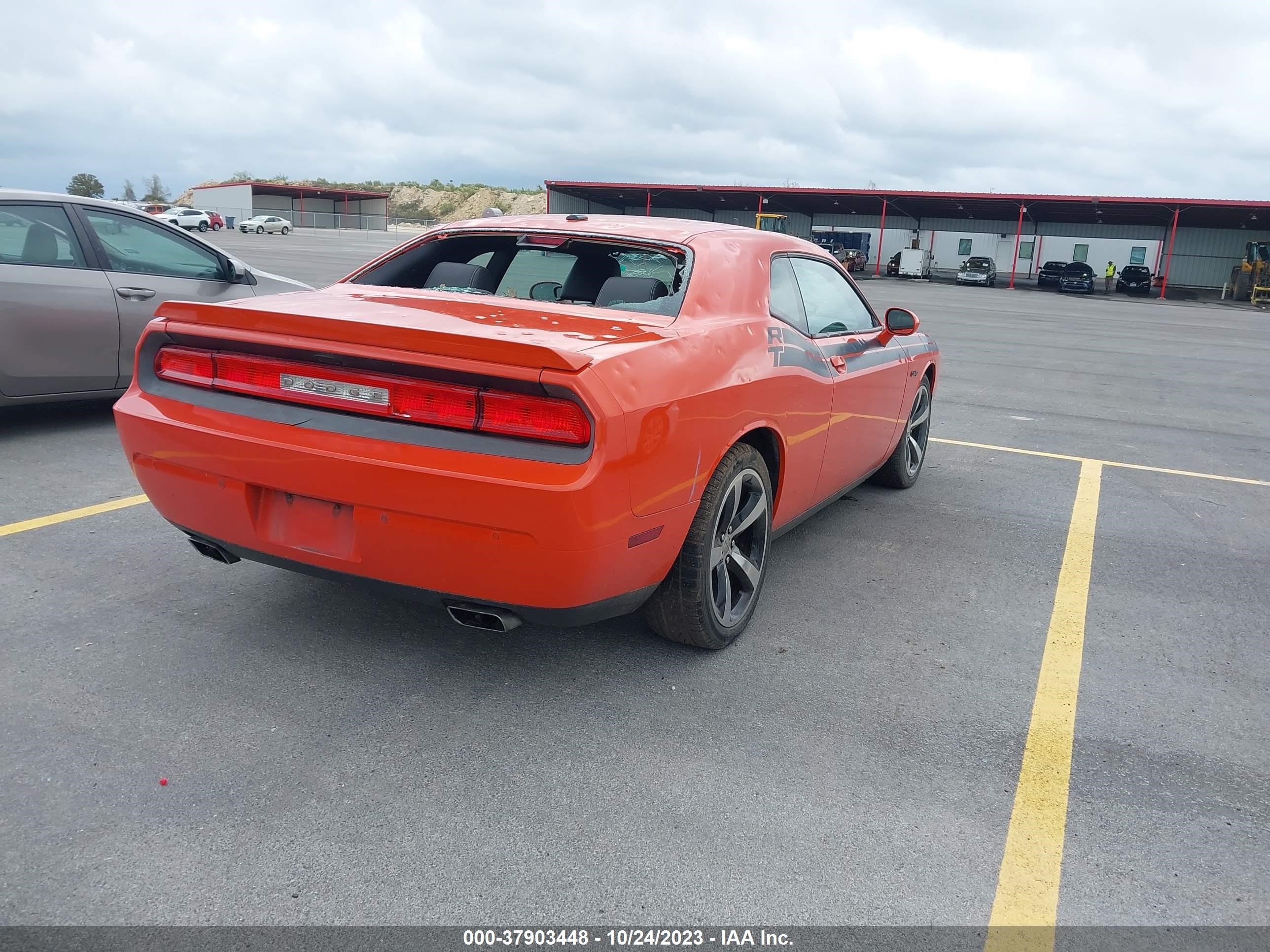 Photo 3 VIN: 2C3CDYBT3DH733625 - DODGE CHALLENGER 