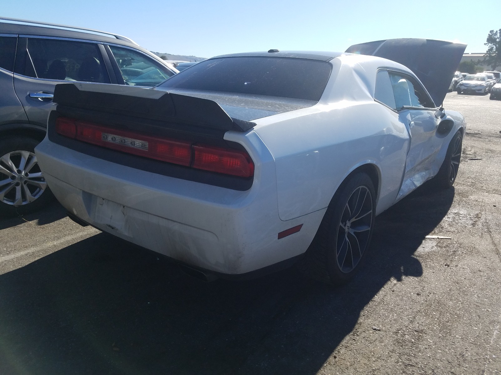 Photo 3 VIN: 2C3CDYBT5CH128438 - DODGE CHALLENGER 