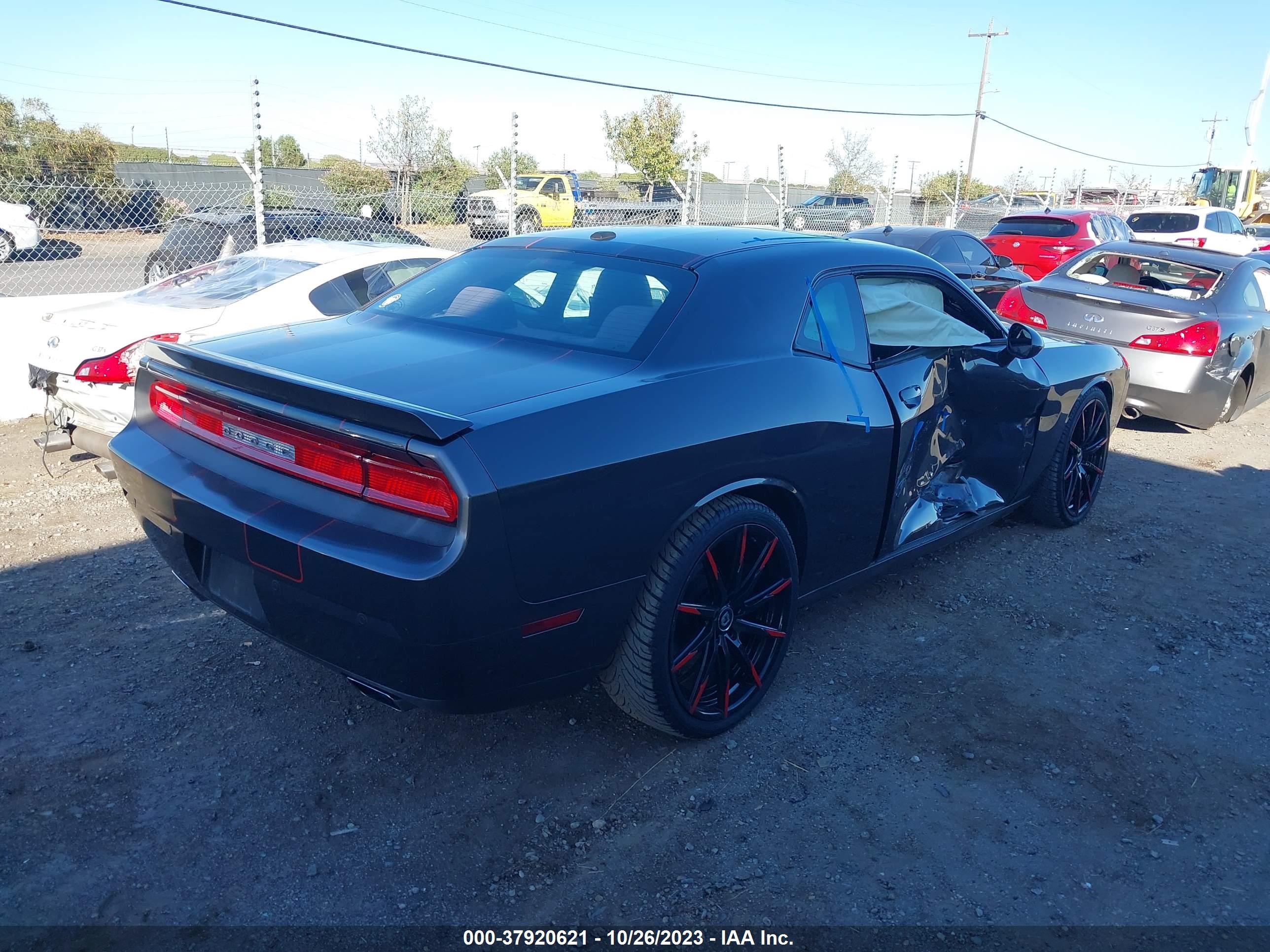 Photo 3 VIN: 2C3CDYBT5DH629279 - DODGE CHALLENGER 