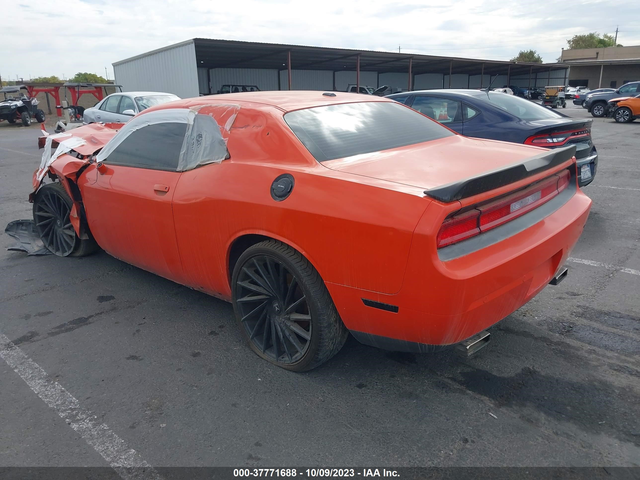 Photo 2 VIN: 2C3CDYBT7DH733532 - DODGE CHALLENGER 