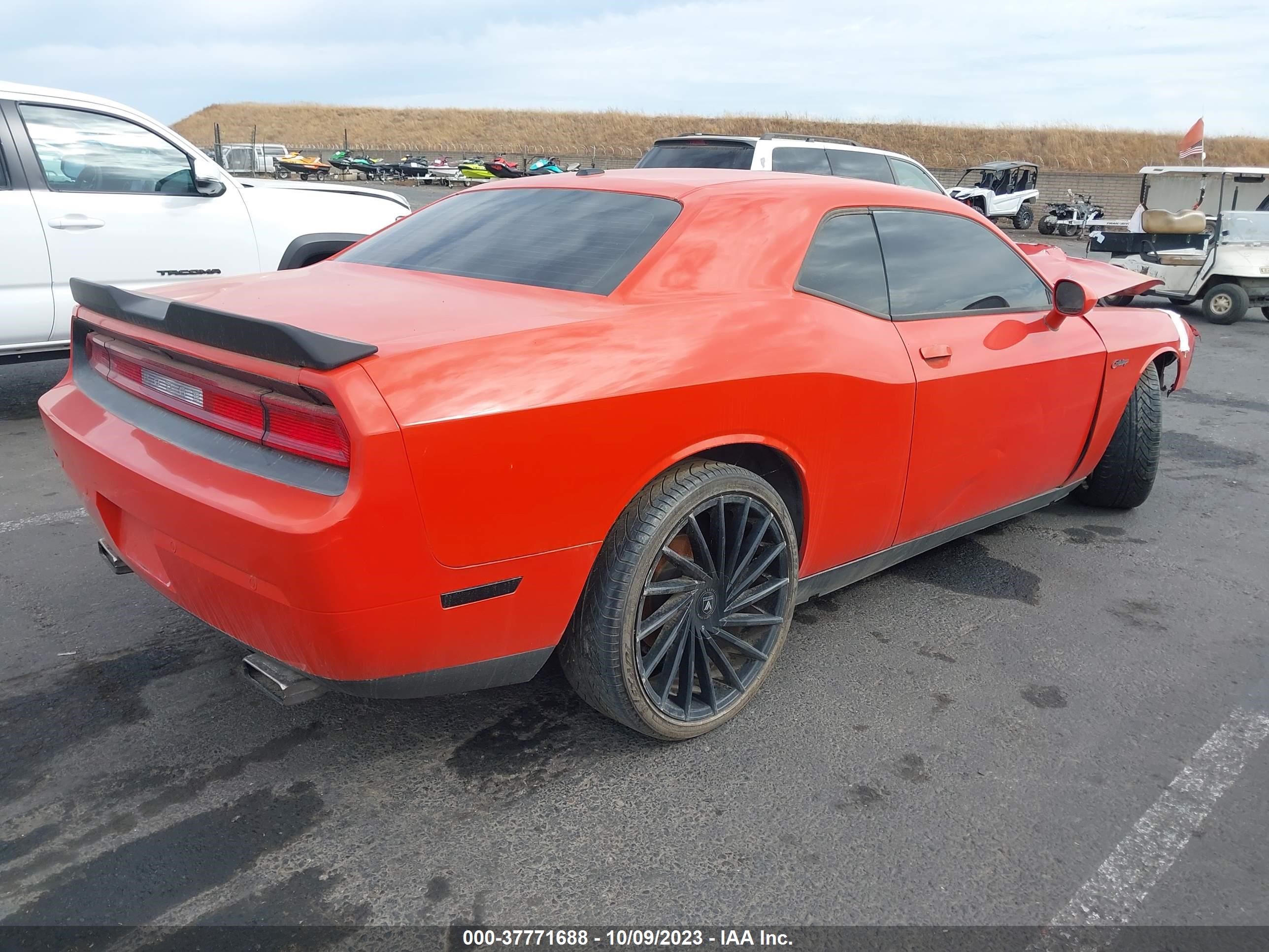 Photo 3 VIN: 2C3CDYBT7DH733532 - DODGE CHALLENGER 