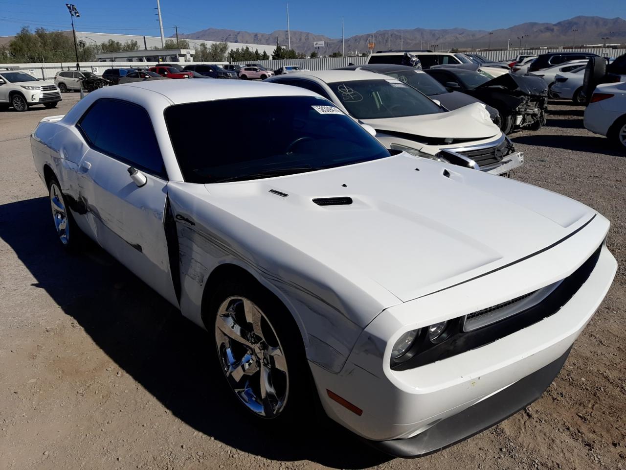 Photo 3 VIN: 2C3CDYBT8DH530584 - DODGE CHALLENGER 