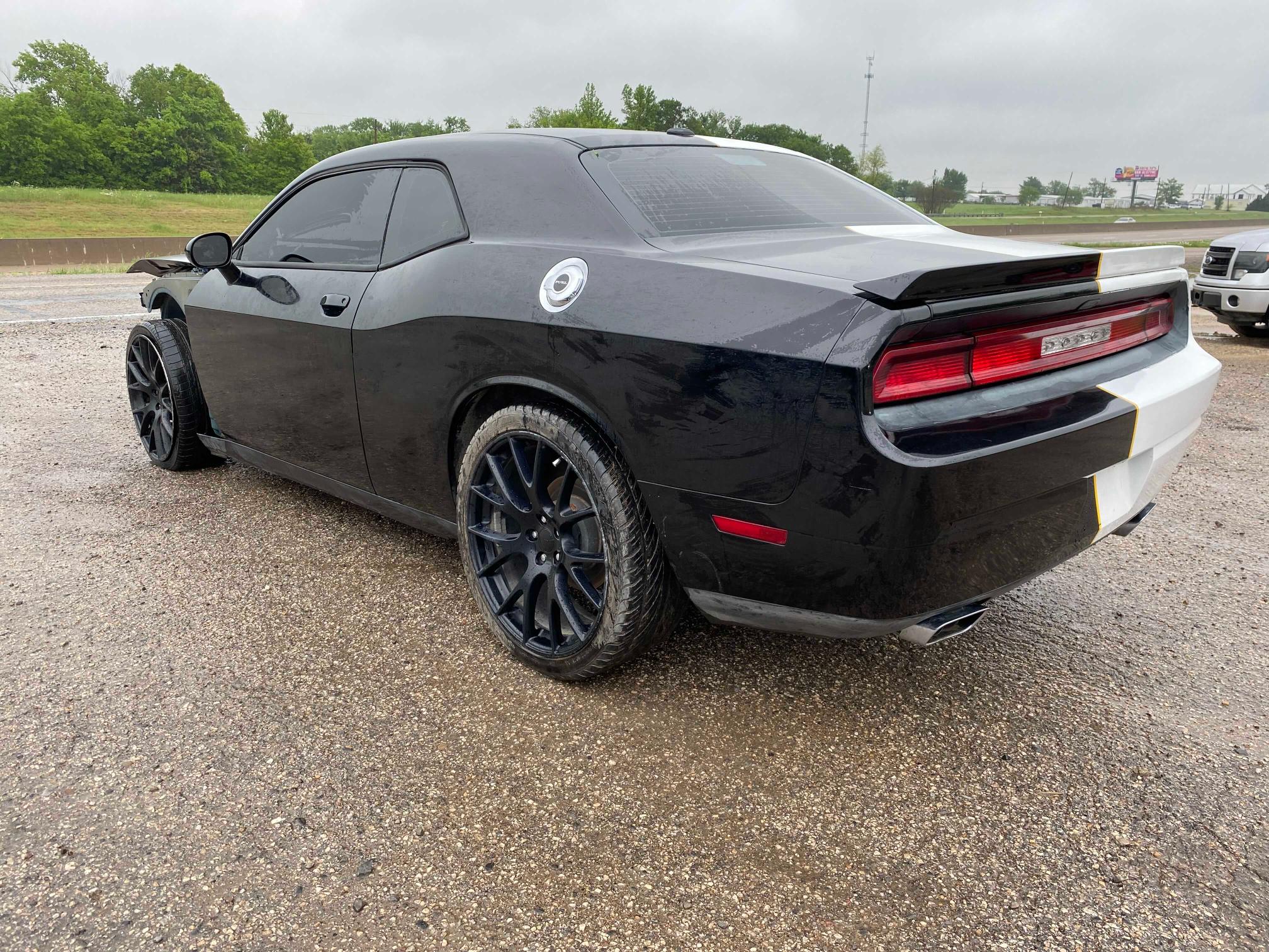 Photo 2 VIN: 2C3CDYBTXEH295011 - DODGE CHALLENGER 