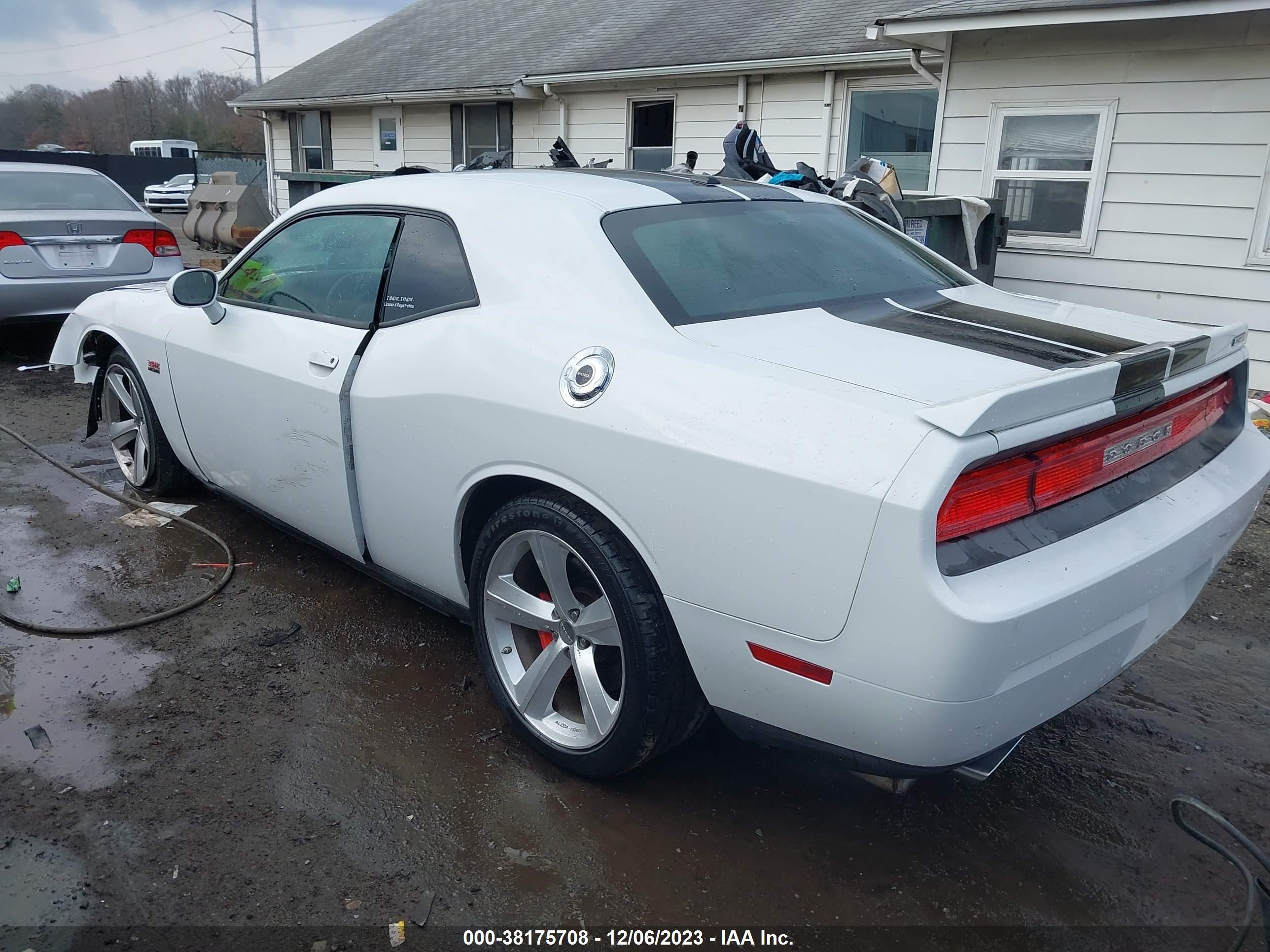 Photo 2 VIN: 2C3CDYCJ2CH114591 - DODGE CHALLENGER 