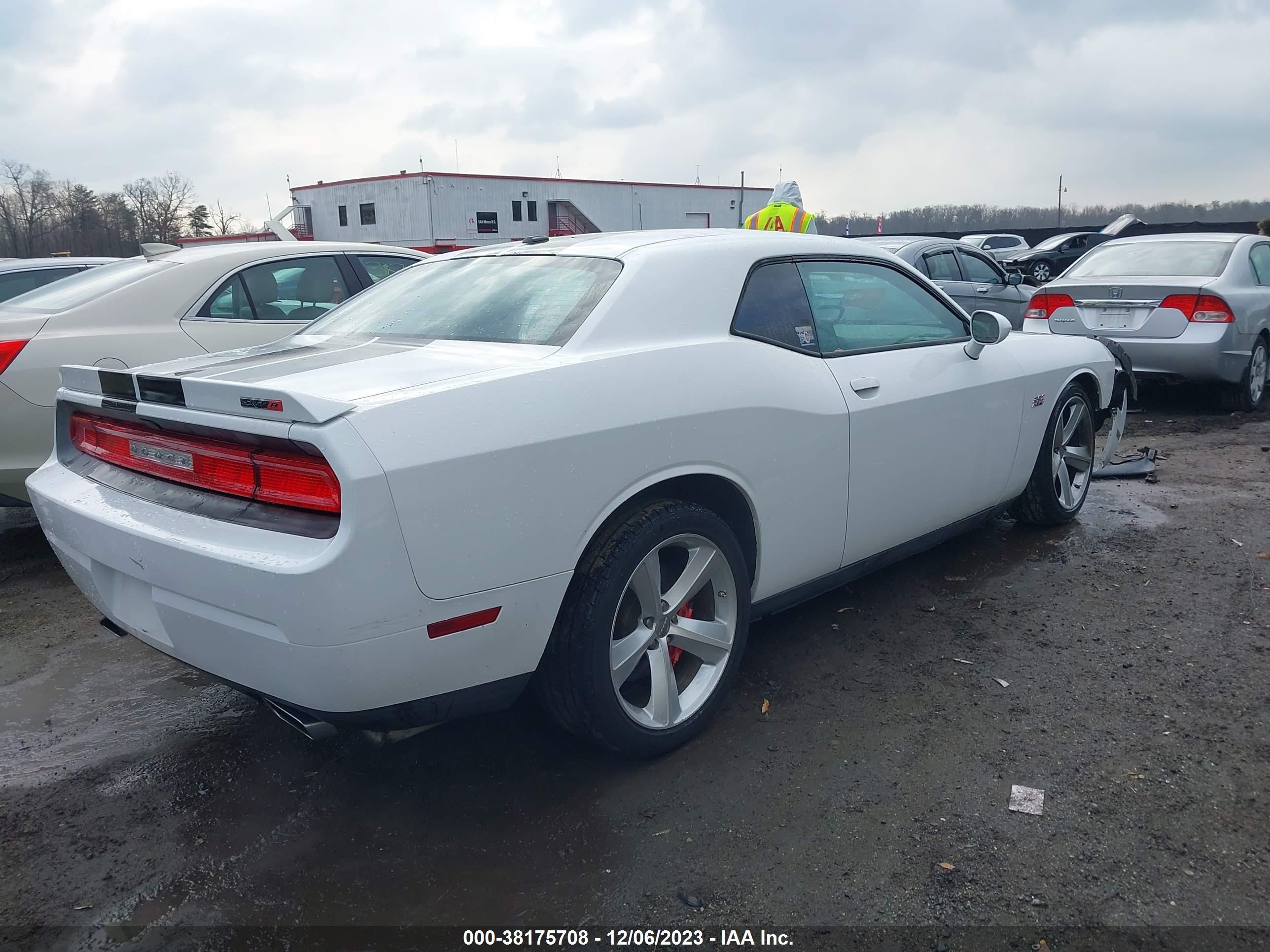 Photo 3 VIN: 2C3CDYCJ2CH114591 - DODGE CHALLENGER 