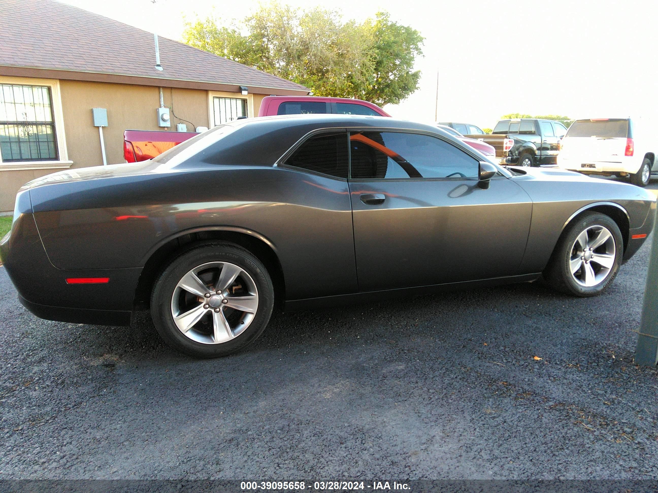 Photo 12 VIN: 2C3CDZAG0FH839088 - DODGE CHALLENGER 