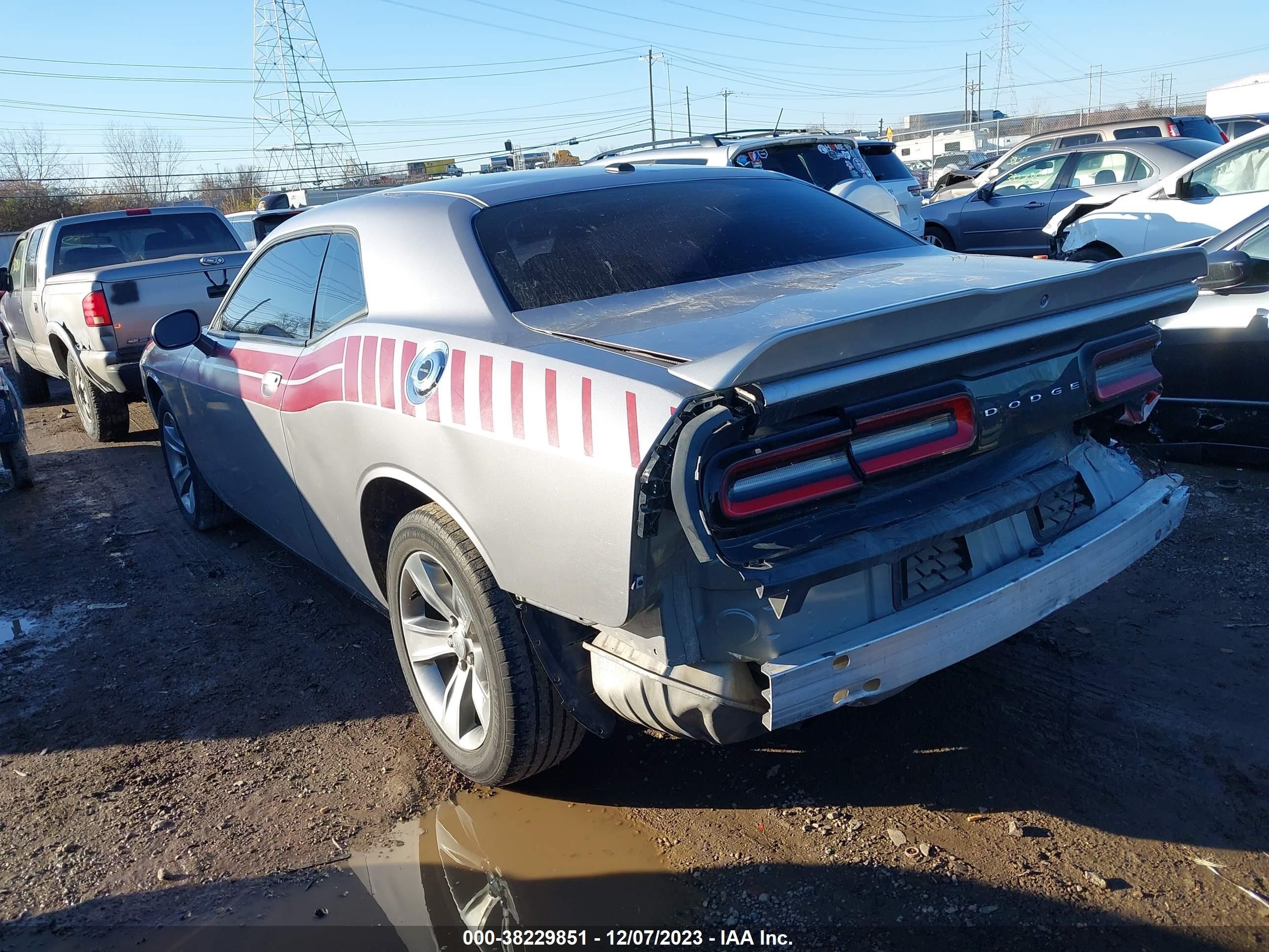 Photo 2 VIN: 2C3CDZAG0JH294678 - DODGE CHALLENGER 