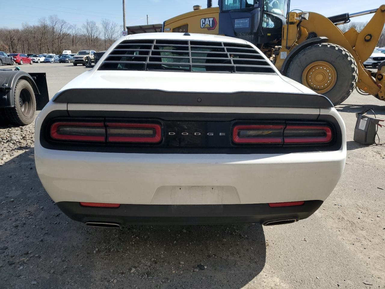 Photo 5 VIN: 2C3CDZAG1JH318261 - DODGE CHALLENGER 