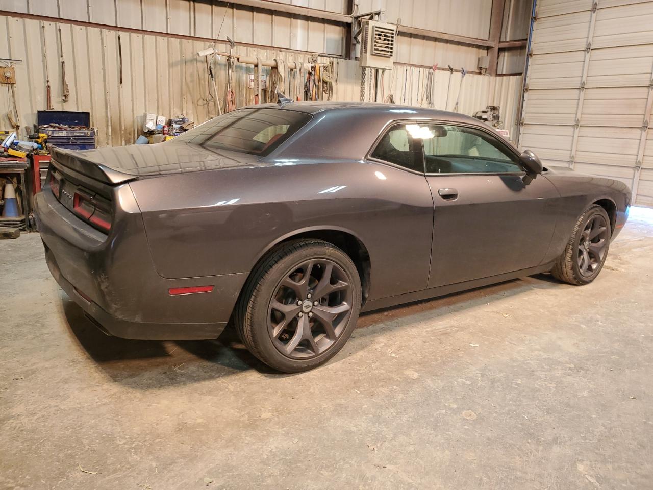 Photo 2 VIN: 2C3CDZAG1JH332340 - DODGE CHALLENGER 