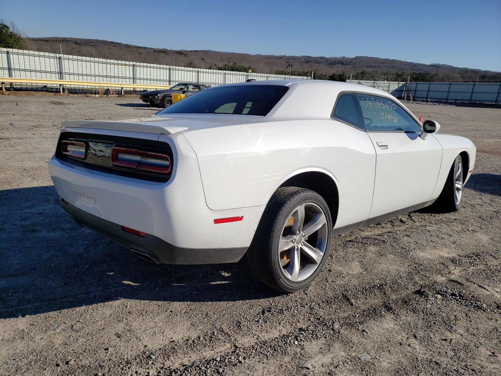 Photo 3 VIN: 2C3CDZAG2FH722807 - DODGE CHALLENGER 