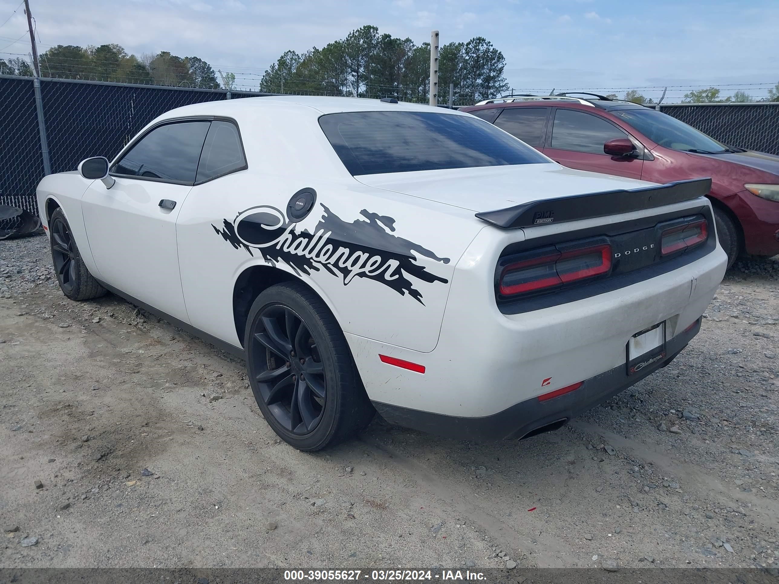 Photo 2 VIN: 2C3CDZAG2GH284761 - DODGE CHALLENGER 