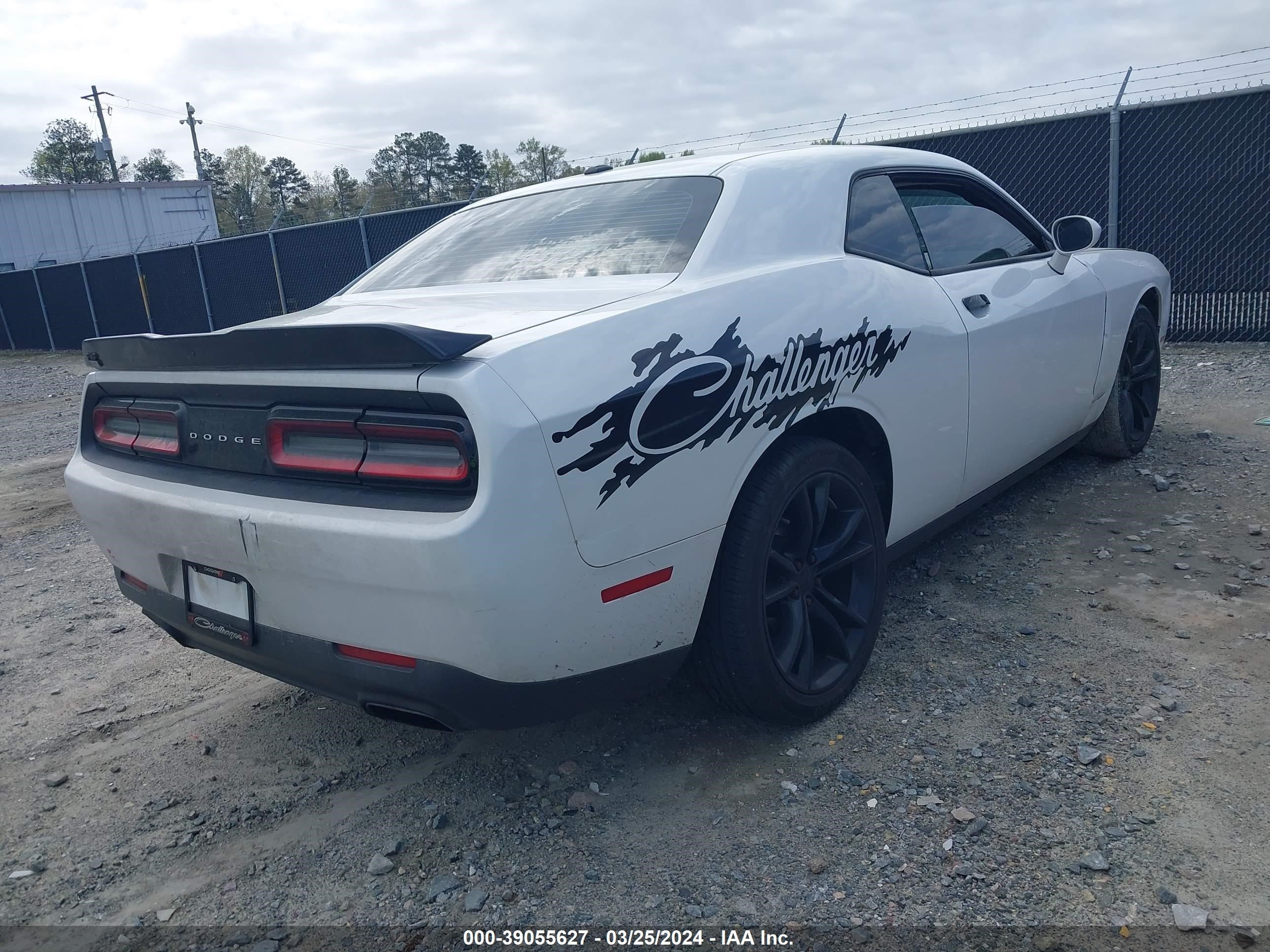 Photo 3 VIN: 2C3CDZAG2GH284761 - DODGE CHALLENGER 