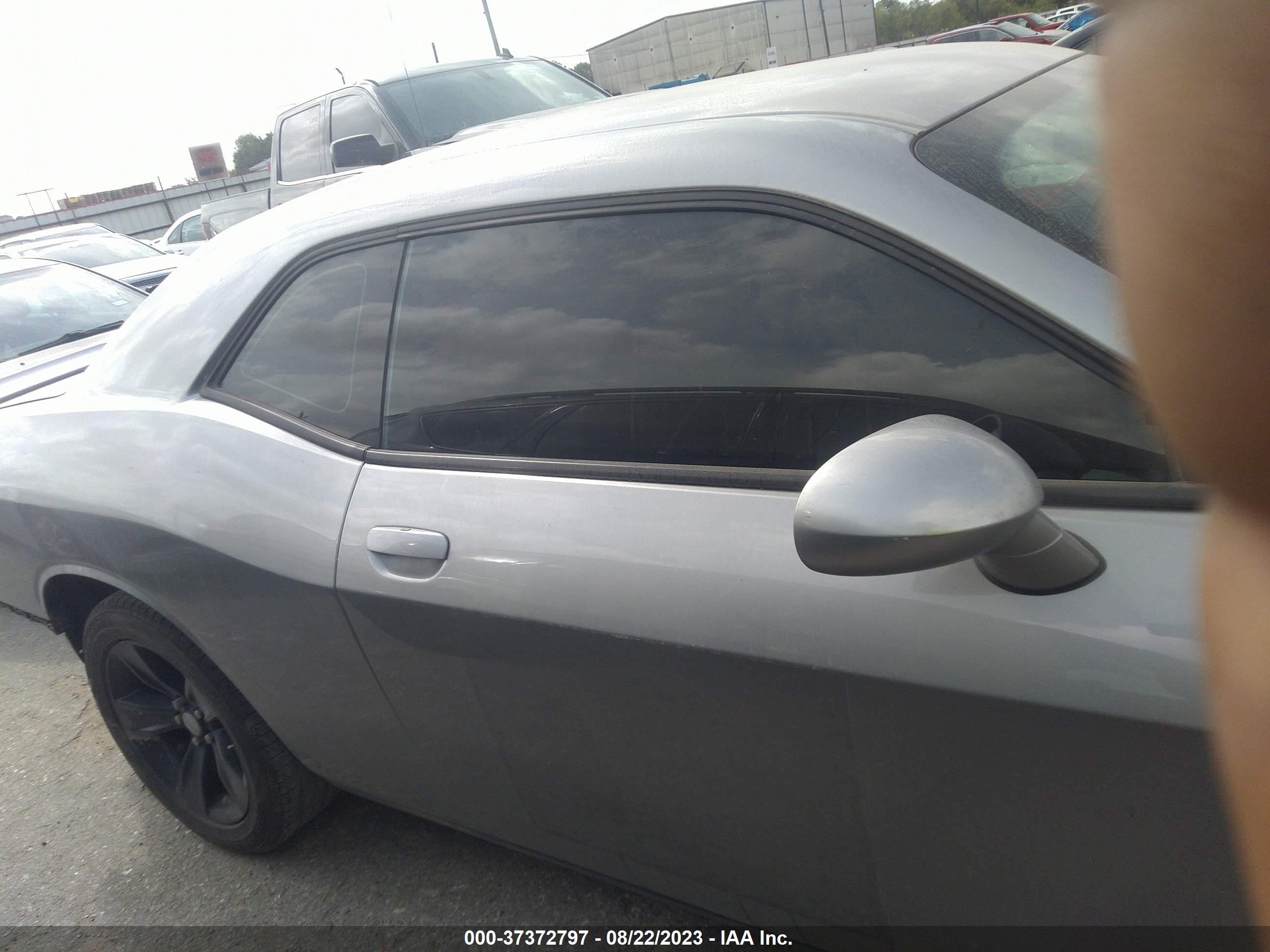 Photo 12 VIN: 2C3CDZAG2JH237513 - DODGE CHALLENGER 