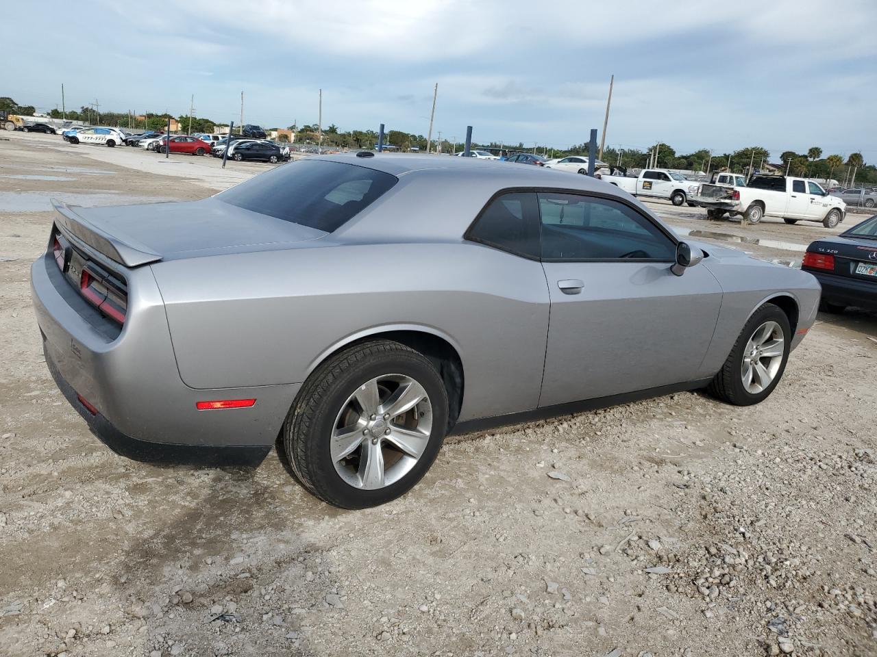 Photo 2 VIN: 2C3CDZAG2JH317880 - DODGE CHALLENGER 