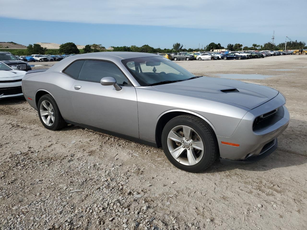 Photo 3 VIN: 2C3CDZAG2JH317880 - DODGE CHALLENGER 