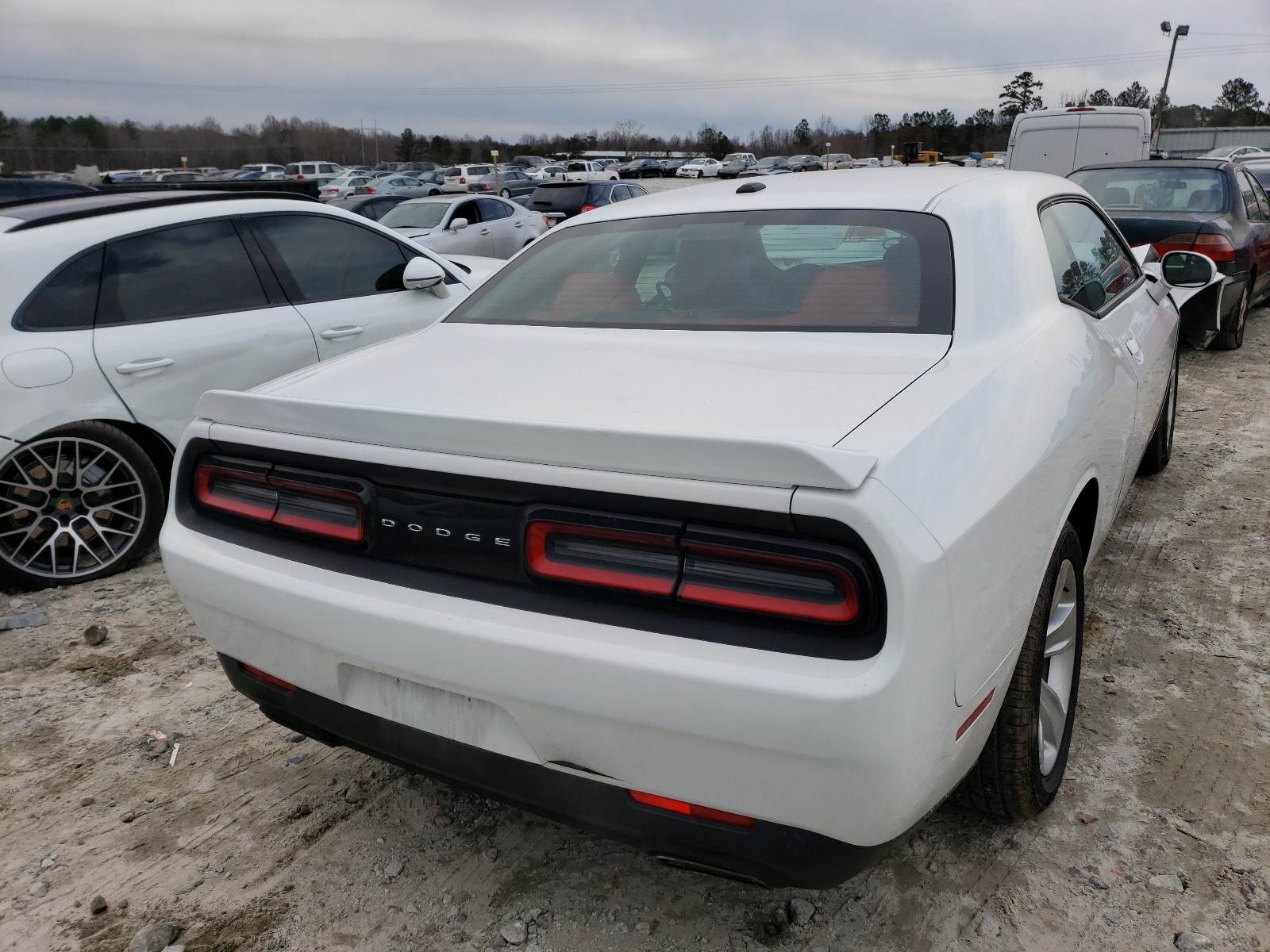 Photo 3 VIN: 2C3CDZAG3GH264731 - DODGE CHALLENGER 