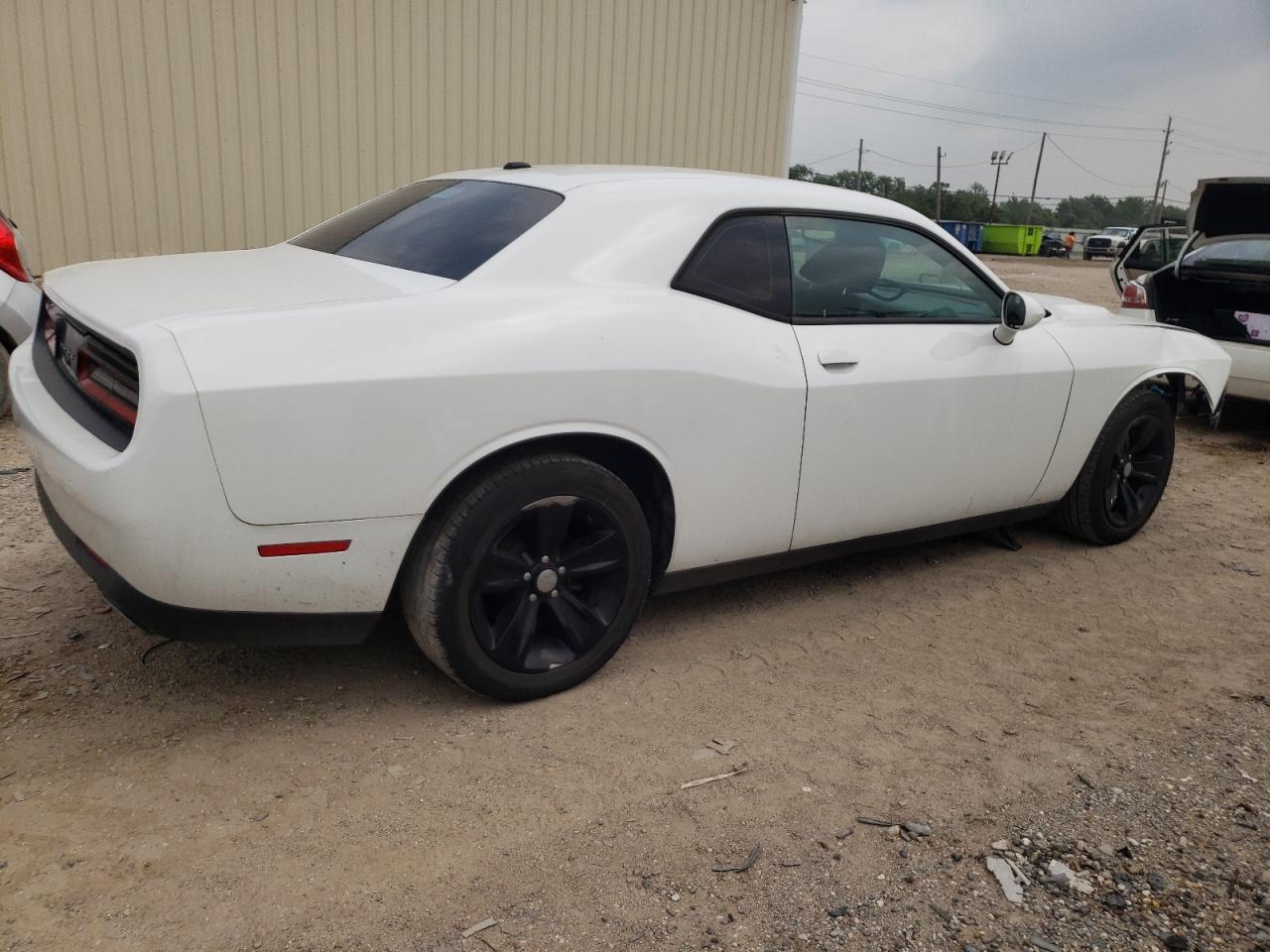 Photo 2 VIN: 2C3CDZAG4GH158109 - DODGE CHALLENGER 