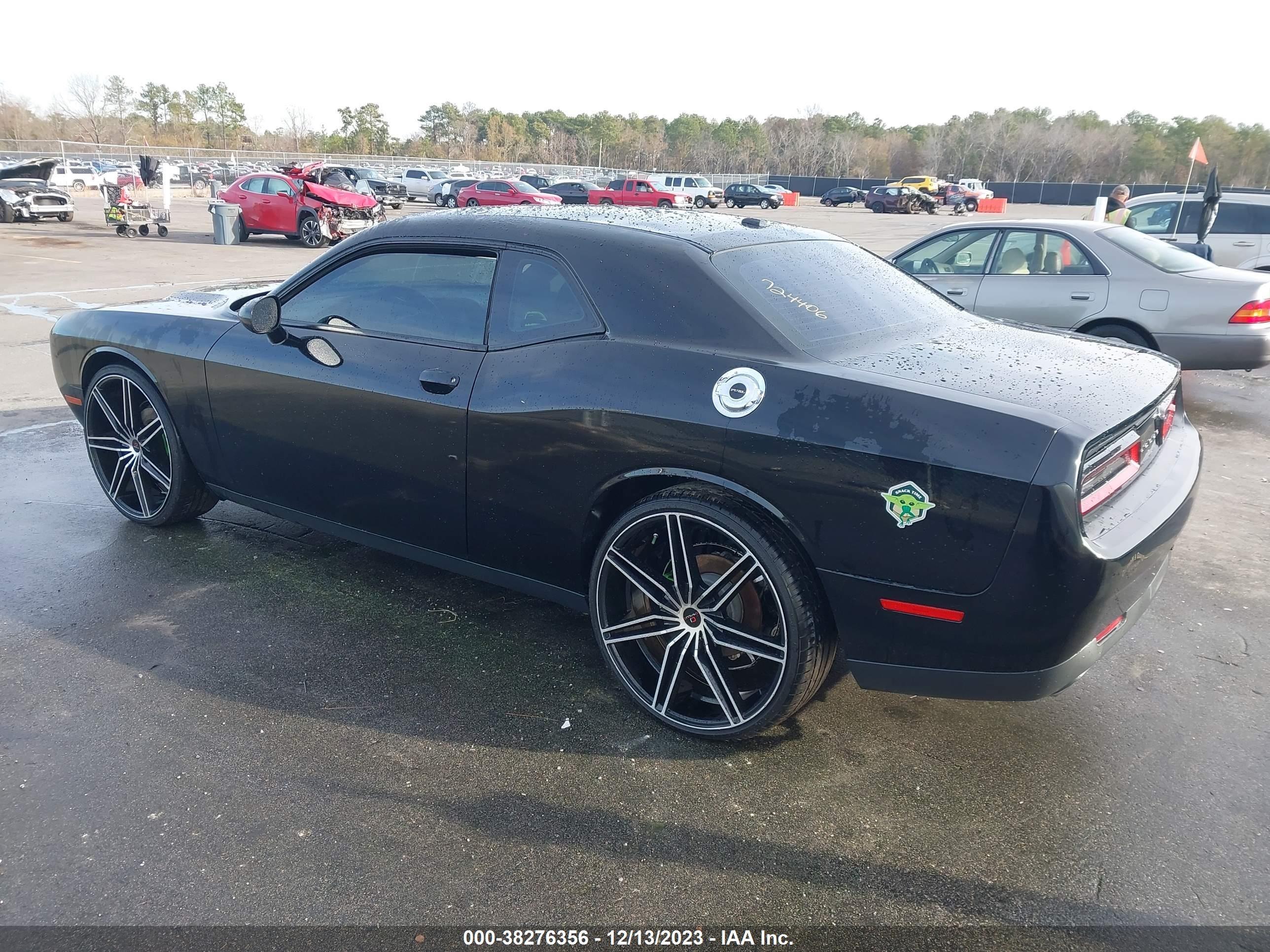 Photo 2 VIN: 2C3CDZAG5FH724406 - DODGE CHALLENGER 