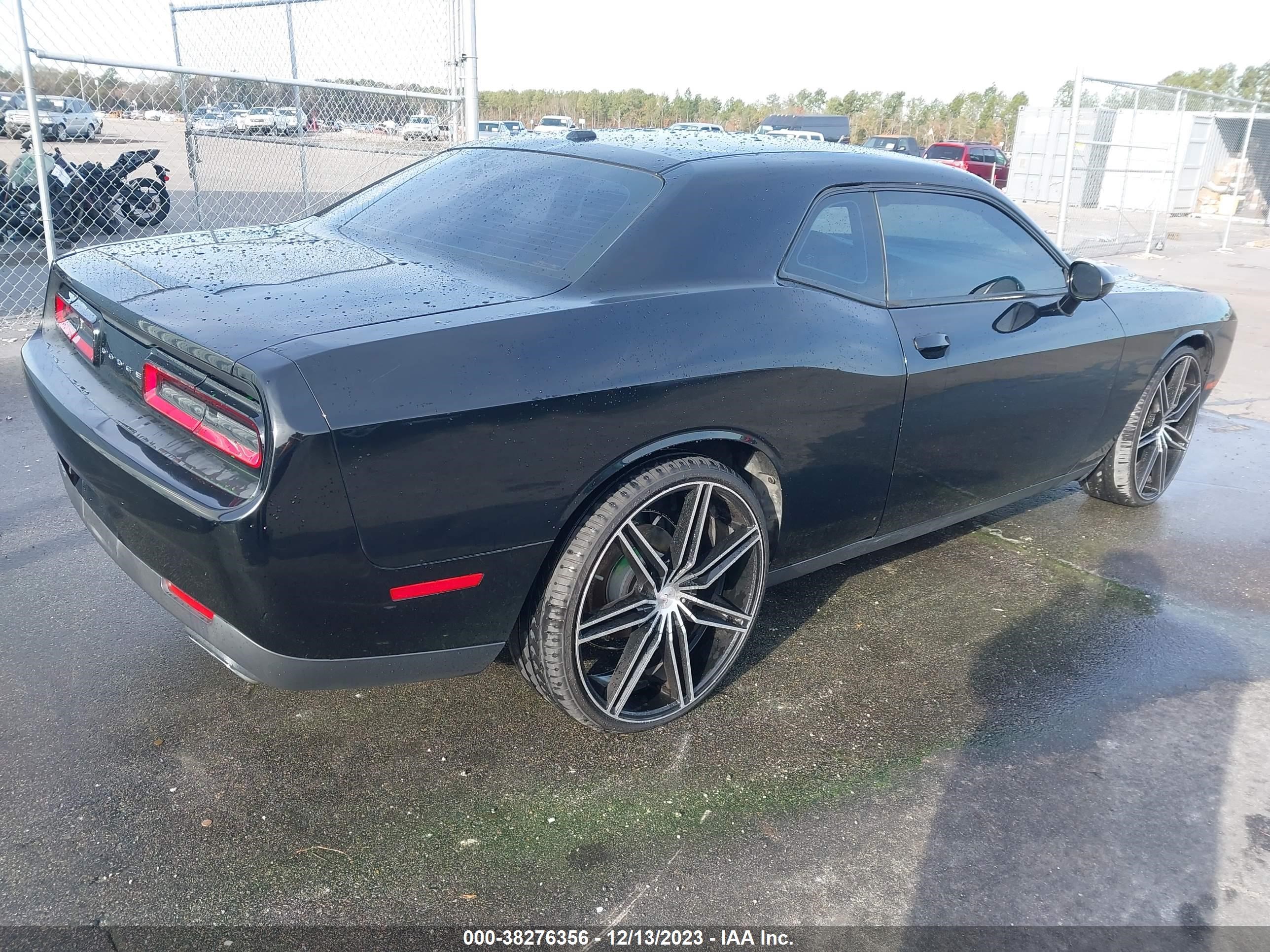 Photo 3 VIN: 2C3CDZAG5FH724406 - DODGE CHALLENGER 