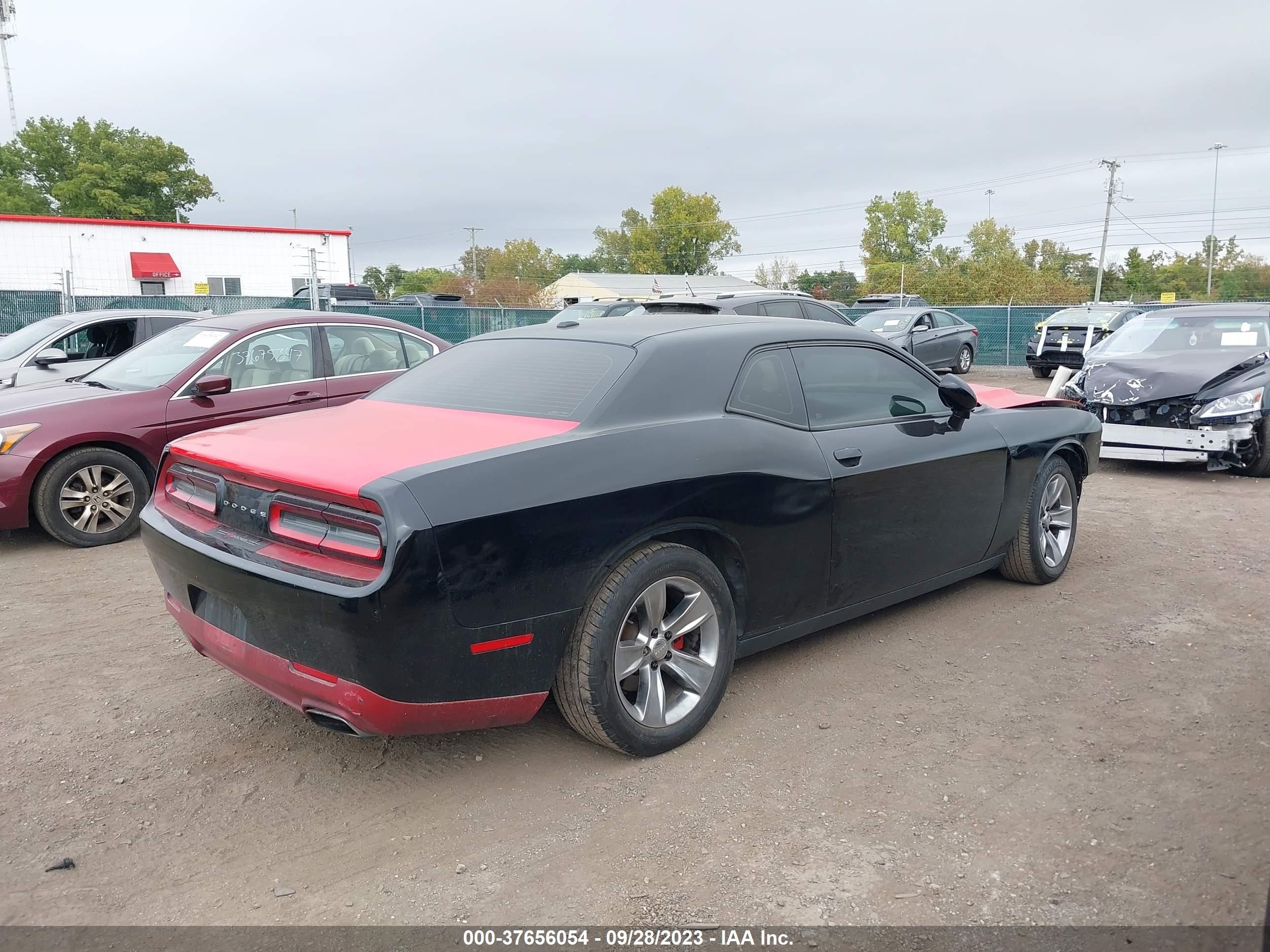 Photo 3 VIN: 2C3CDZAG6GH130862 - DODGE CHALLENGER 