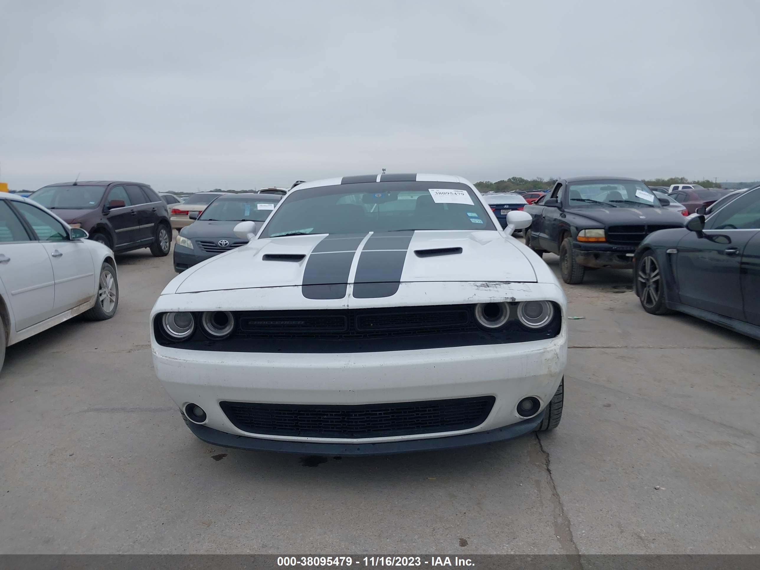 Photo 10 VIN: 2C3CDZAG7GH353282 - DODGE CHALLENGER 