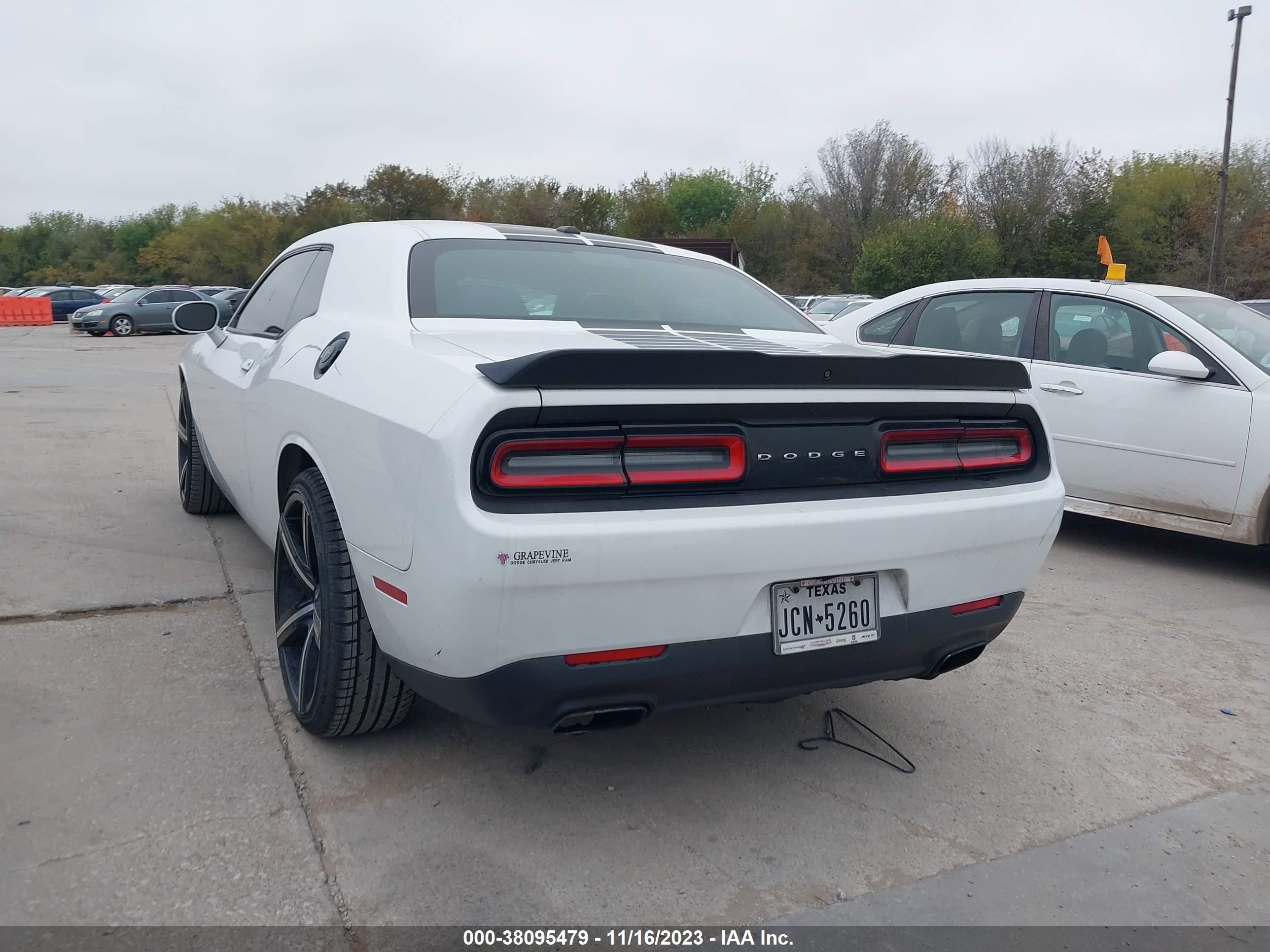 Photo 14 VIN: 2C3CDZAG7GH353282 - DODGE CHALLENGER 