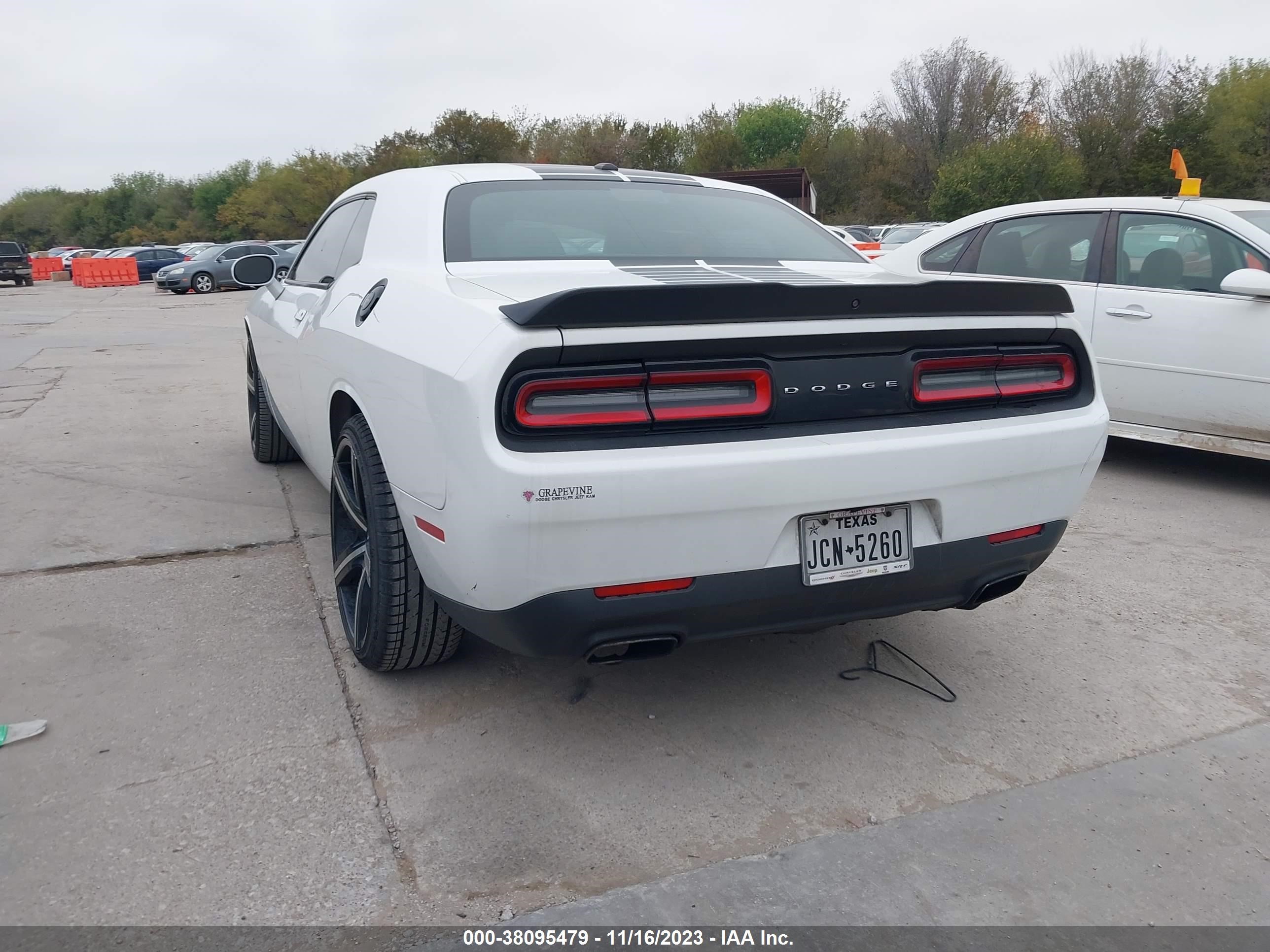 Photo 2 VIN: 2C3CDZAG7GH353282 - DODGE CHALLENGER 