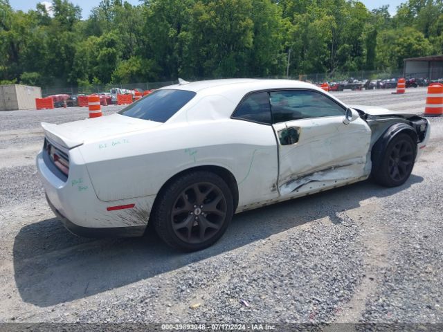 Photo 3 VIN: 2C3CDZAG7JH258583 - DODGE CHALLENGER 