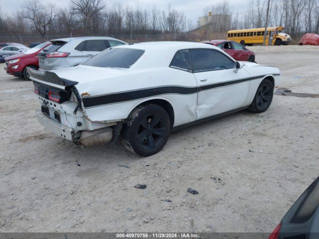 Photo 3 VIN: 2C3CDZAG8FH798113 - DODGE CHALLENGER 