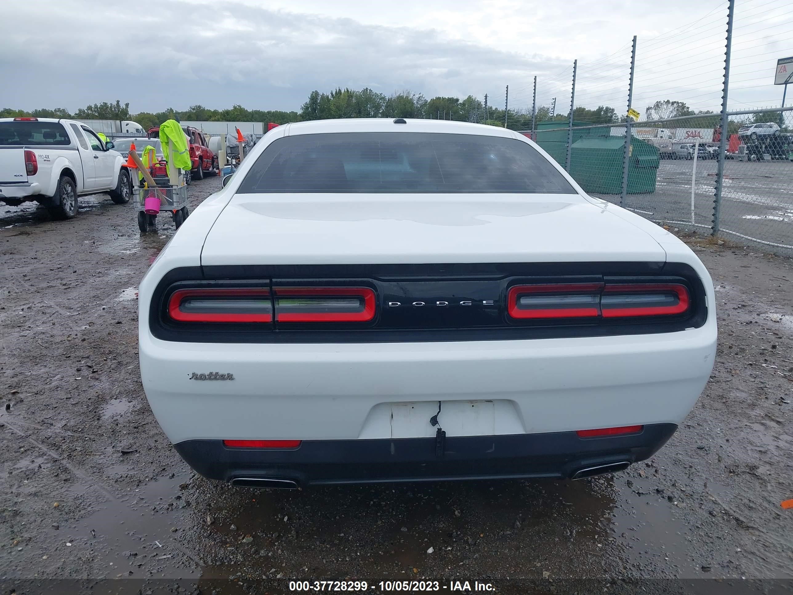 Photo 15 VIN: 2C3CDZAG8GH195728 - DODGE CHALLENGER 