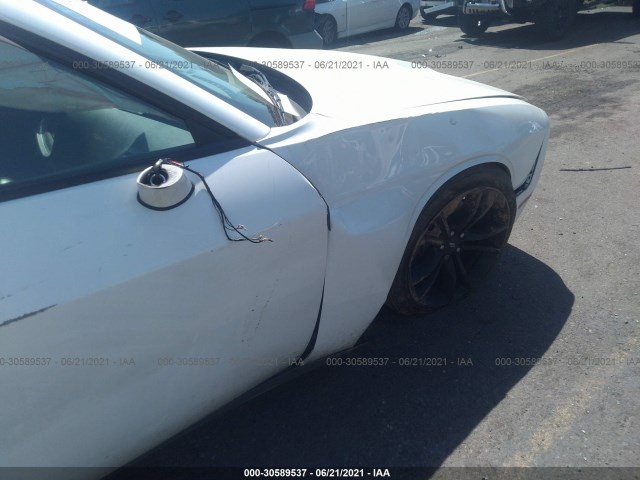 Photo 5 VIN: 2C3CDZAG8JH112144 - DODGE CHALLENGER 