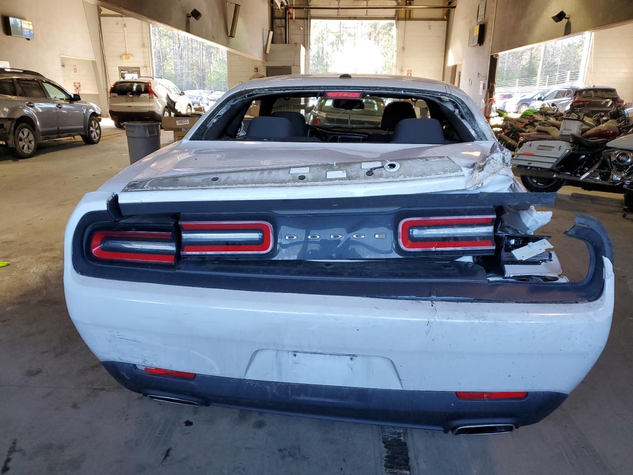 Photo 5 VIN: 2C3CDZAG8KH627789 - DODGE CHALLENGER 