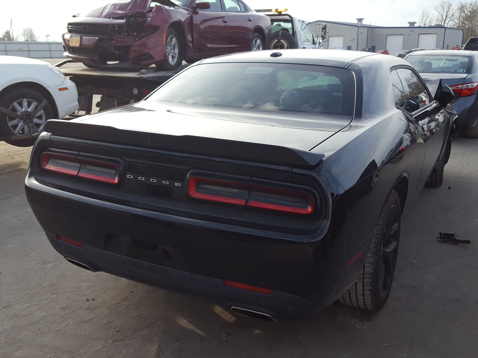 Photo 3 VIN: 2C3CDZAG9KH739551 - DODGE CHALLENGER 