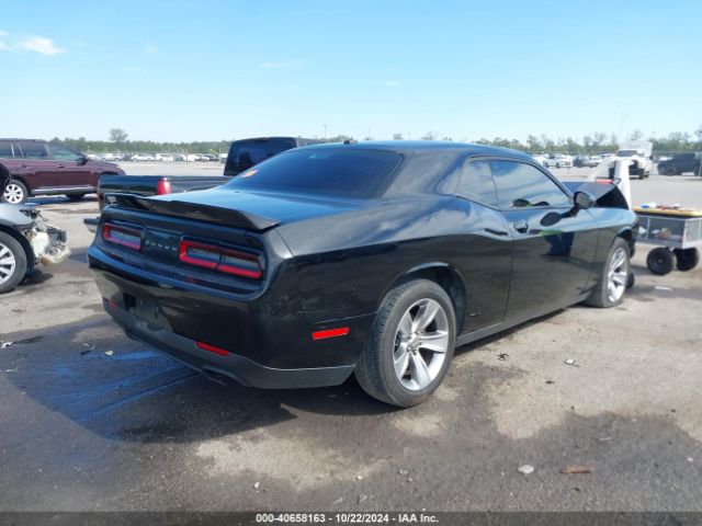 Photo 3 VIN: 2C3CDZAGXJH111867 - DODGE CHALLENGER 