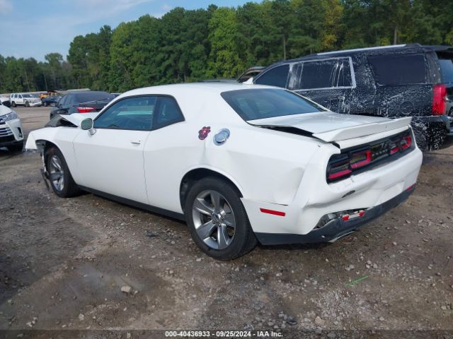 Photo 2 VIN: 2C3CDZAGXJH128121 - DODGE CHALLENGER 