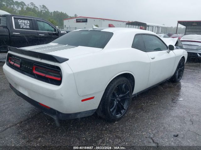 Photo 3 VIN: 2C3CDZAGXJH246444 - DODGE CHALLENGER 