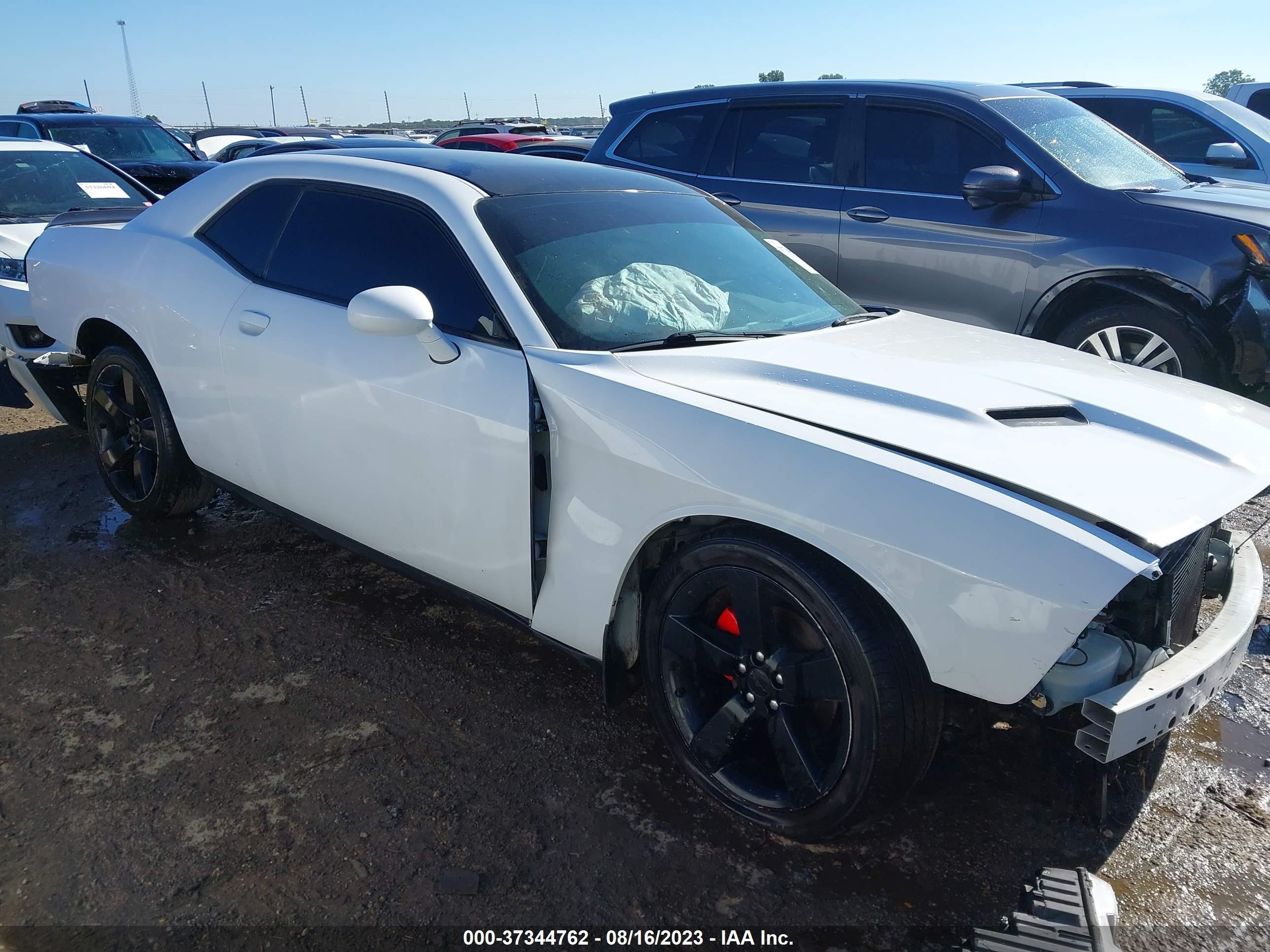 Photo 13 VIN: 2C3CDZAGXJH305976 - DODGE CHALLENGER 