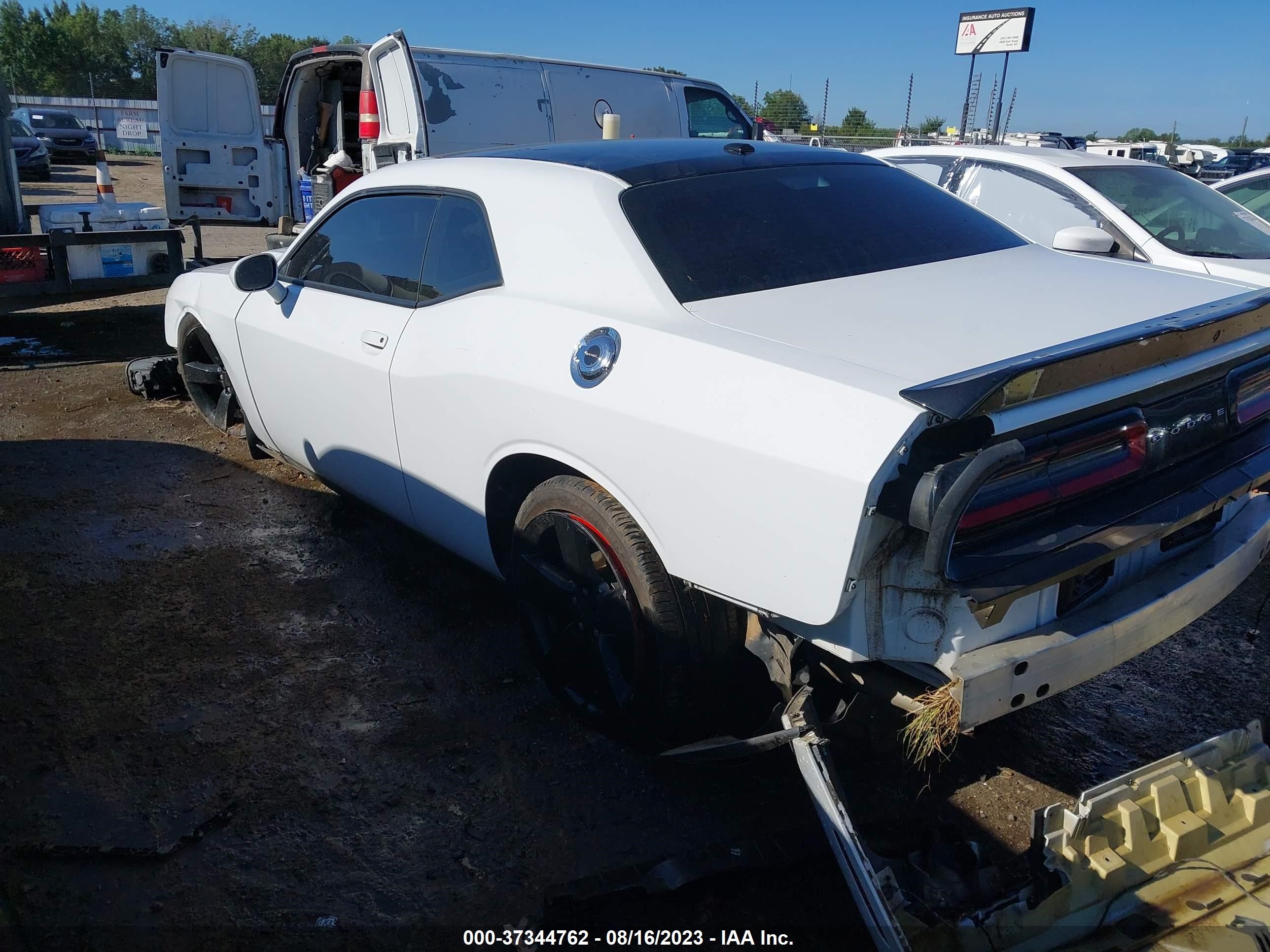 Photo 14 VIN: 2C3CDZAGXJH305976 - DODGE CHALLENGER 