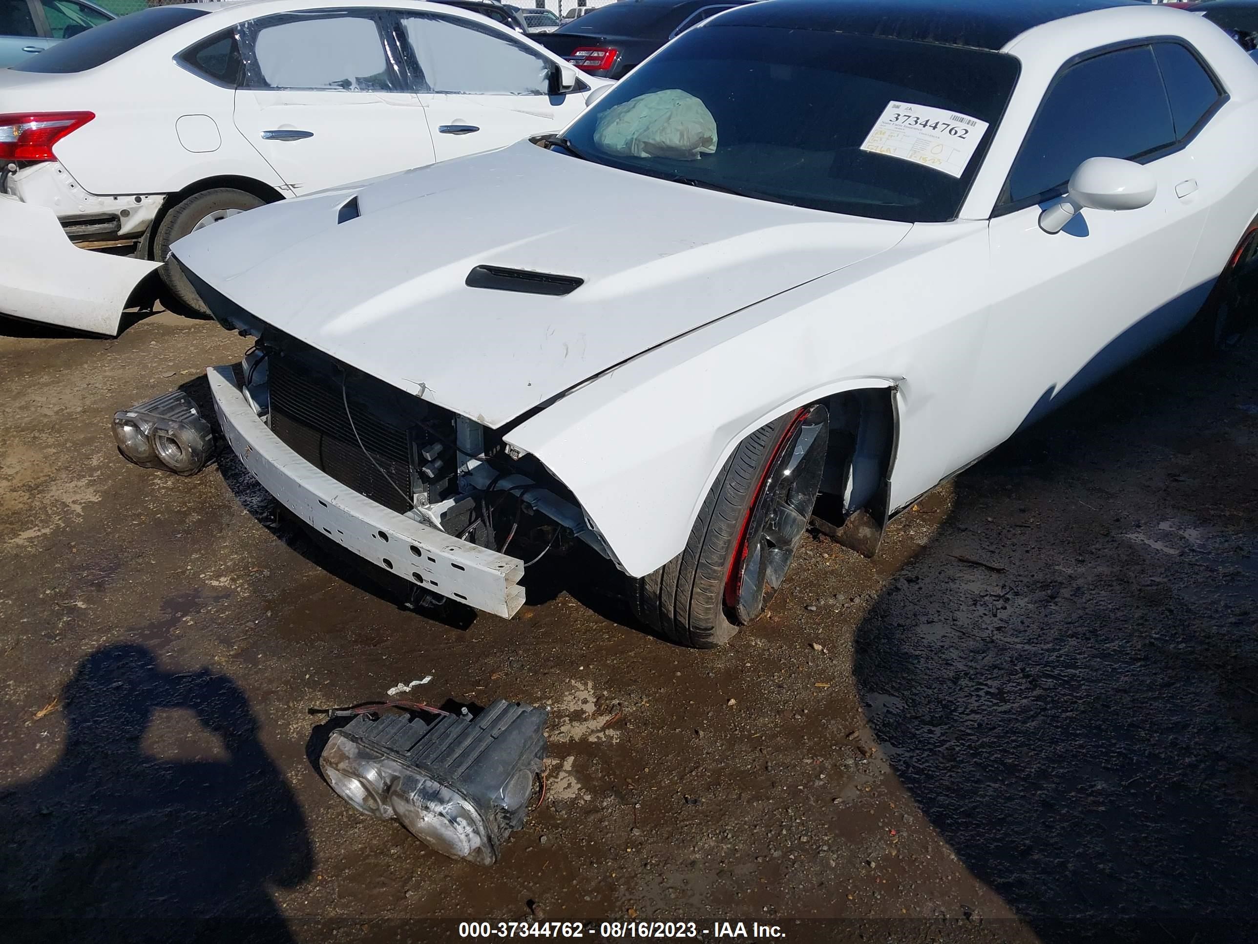 Photo 5 VIN: 2C3CDZAGXJH305976 - DODGE CHALLENGER 