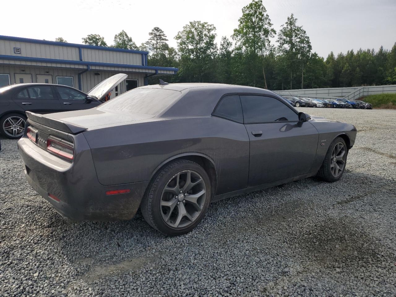 Photo 2 VIN: 2C3CDZAT4FH737144 - DODGE CHALLENGER 