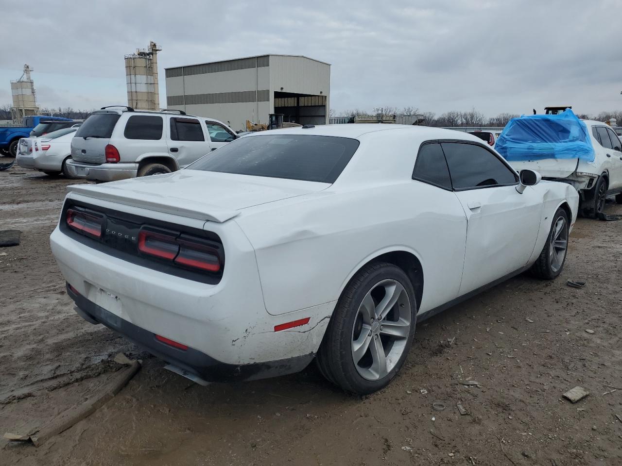 Photo 2 VIN: 2C3CDZAT4FH865447 - DODGE CHALLENGER 