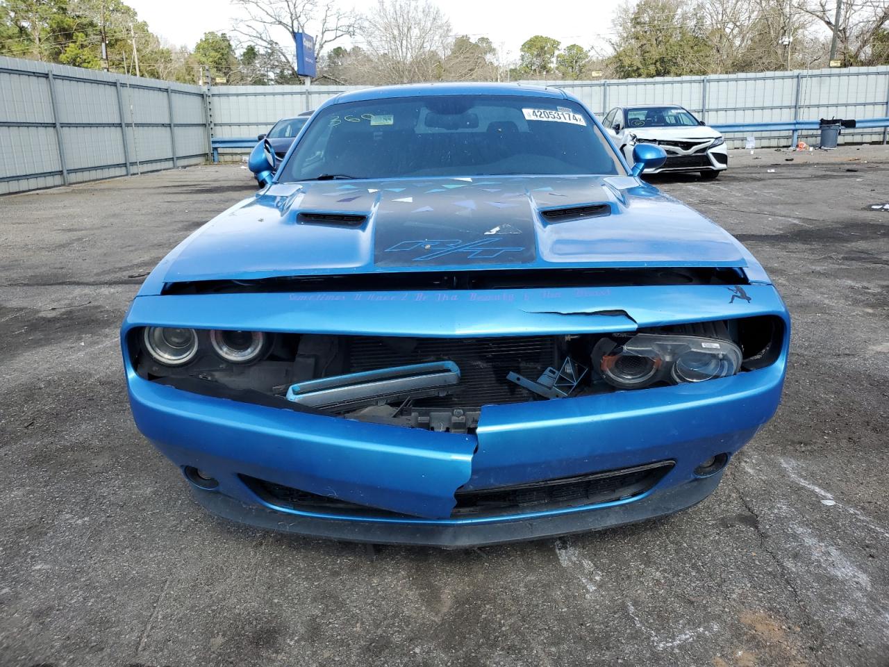 Photo 4 VIN: 2C3CDZAT8FH877973 - DODGE CHALLENGER 