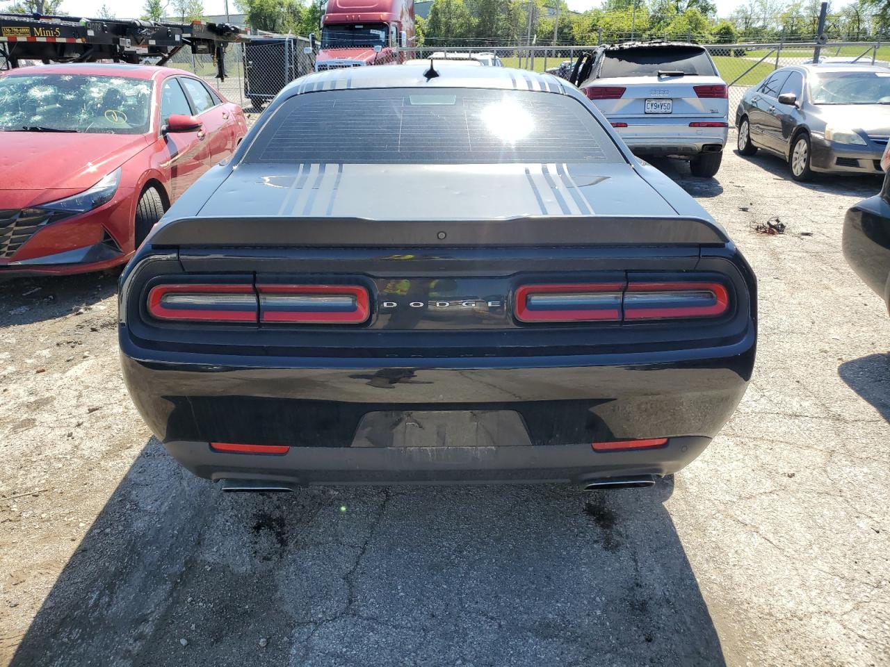 Photo 5 VIN: 2C3CDZAT8FH910860 - DODGE CHALLENGER 