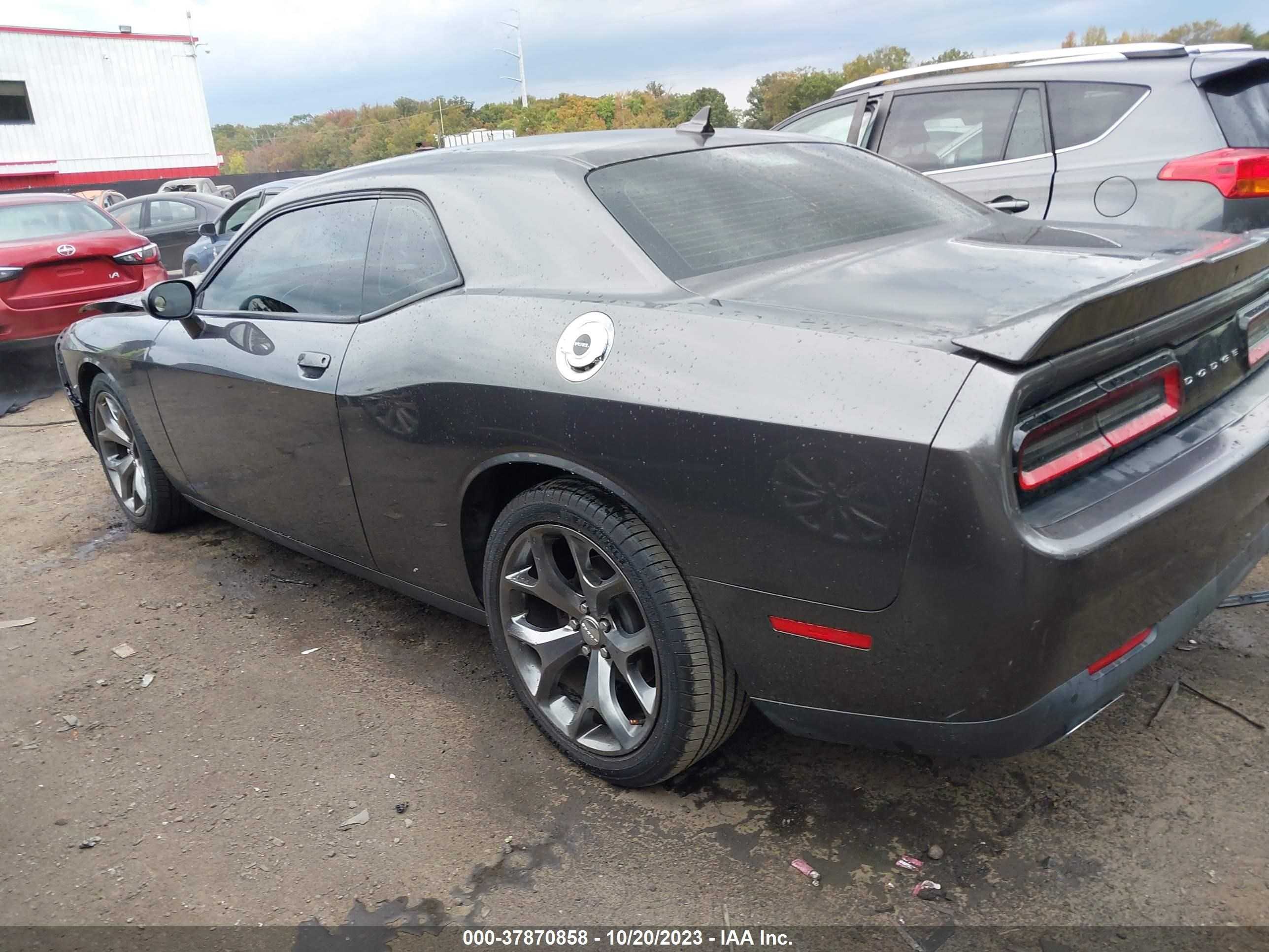 Photo 2 VIN: 2C3CDZBGXFH702366 - DODGE CHALLENGER 