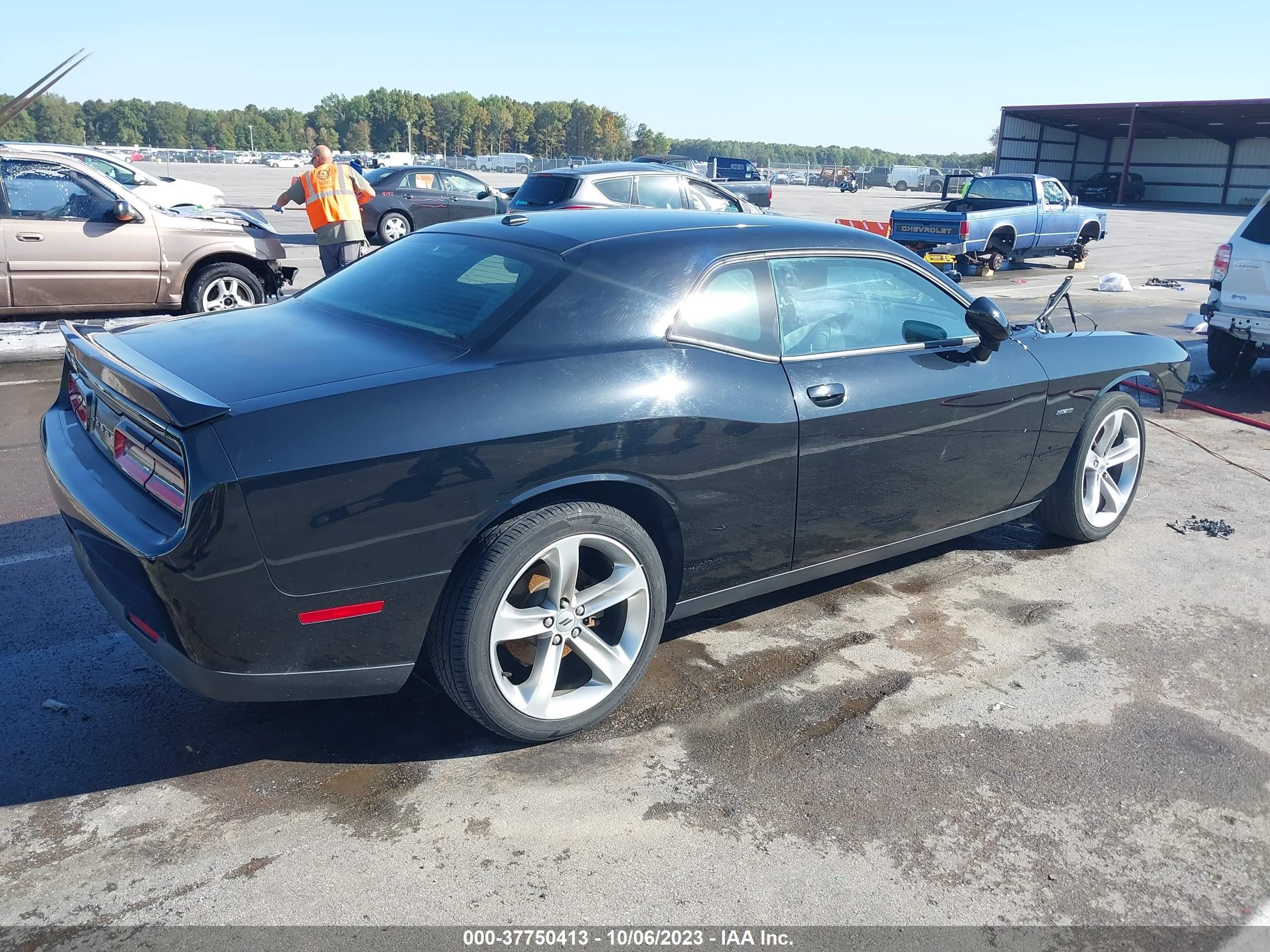 Photo 3 VIN: 2C3CDZBT1JH141951 - DODGE CHALLENGER 