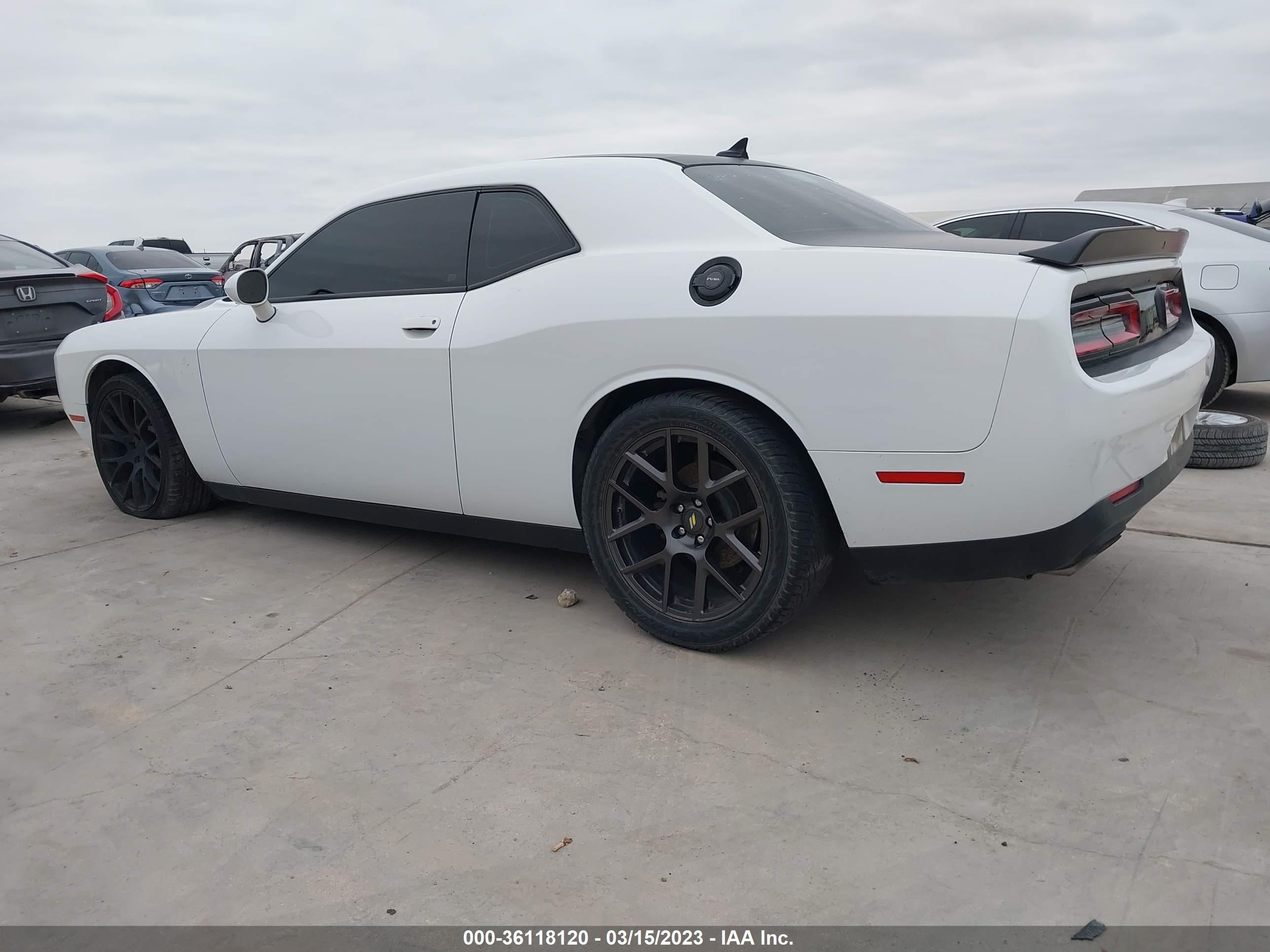 Photo 2 VIN: 2C3CDZBT2HH605954 - DODGE CHALLENGER 