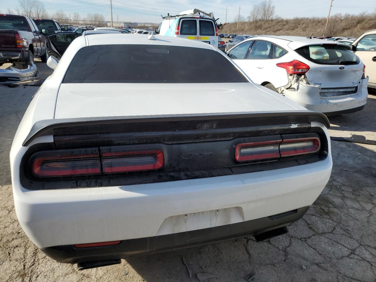 Photo 5 VIN: 2C3CDZBT2KH747907 - DODGE CHALLENGER 